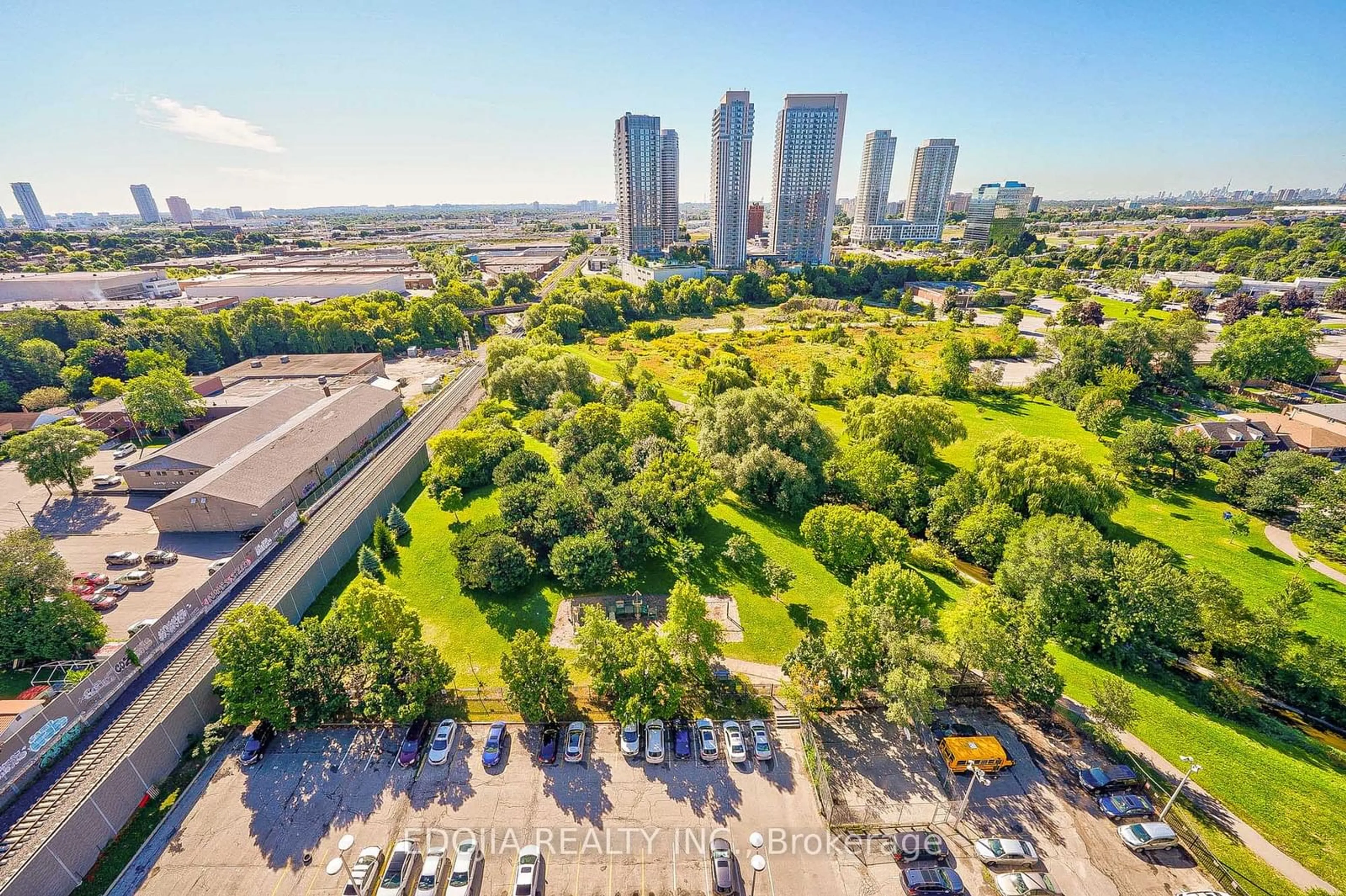 A pic from exterior of the house or condo, the view of city buildings for 4101 Sheppard Ave #2006, Toronto Ontario M1S 3H3