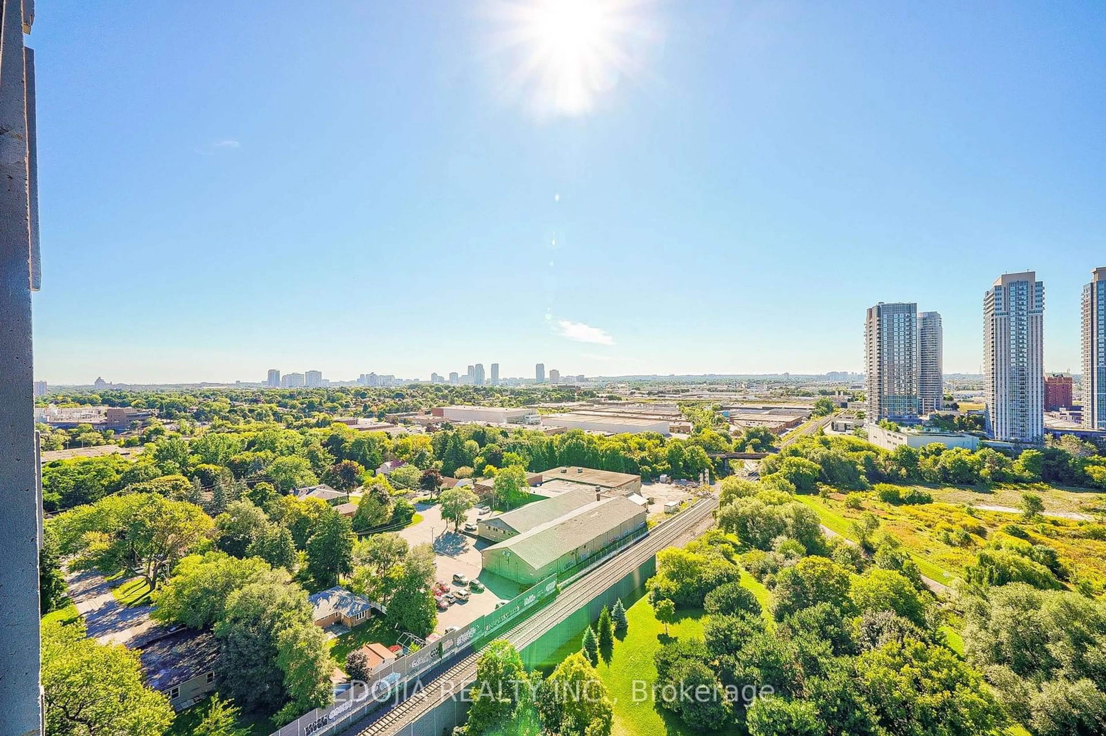 A pic from exterior of the house or condo, the view of city buildings for 4101 Sheppard Ave #2006, Toronto Ontario M1S 3H3