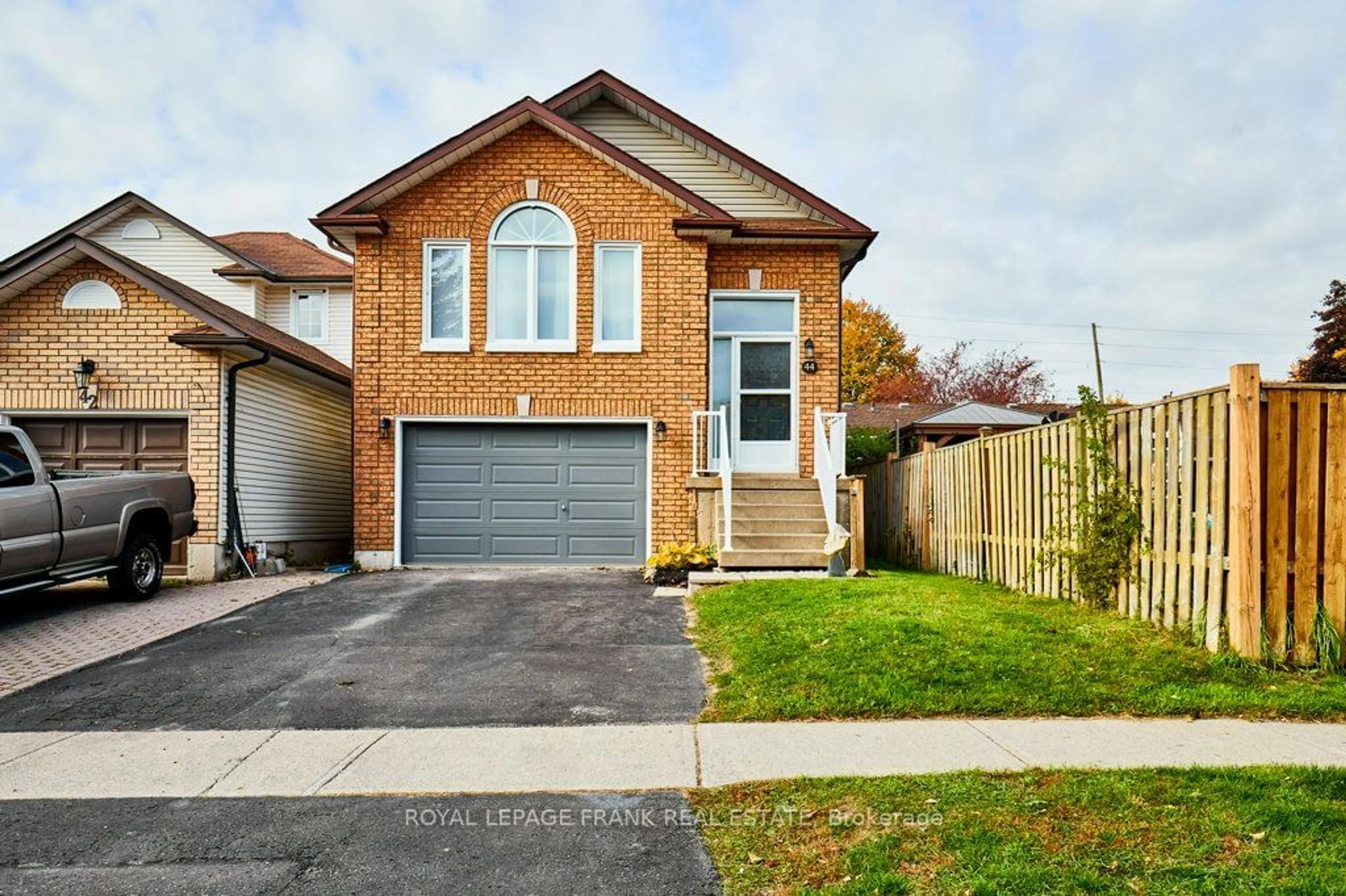 Frontside or backside of a home, cottage for 44 Mcfeeters Cres, Clarington Ontario L1C 4Y5