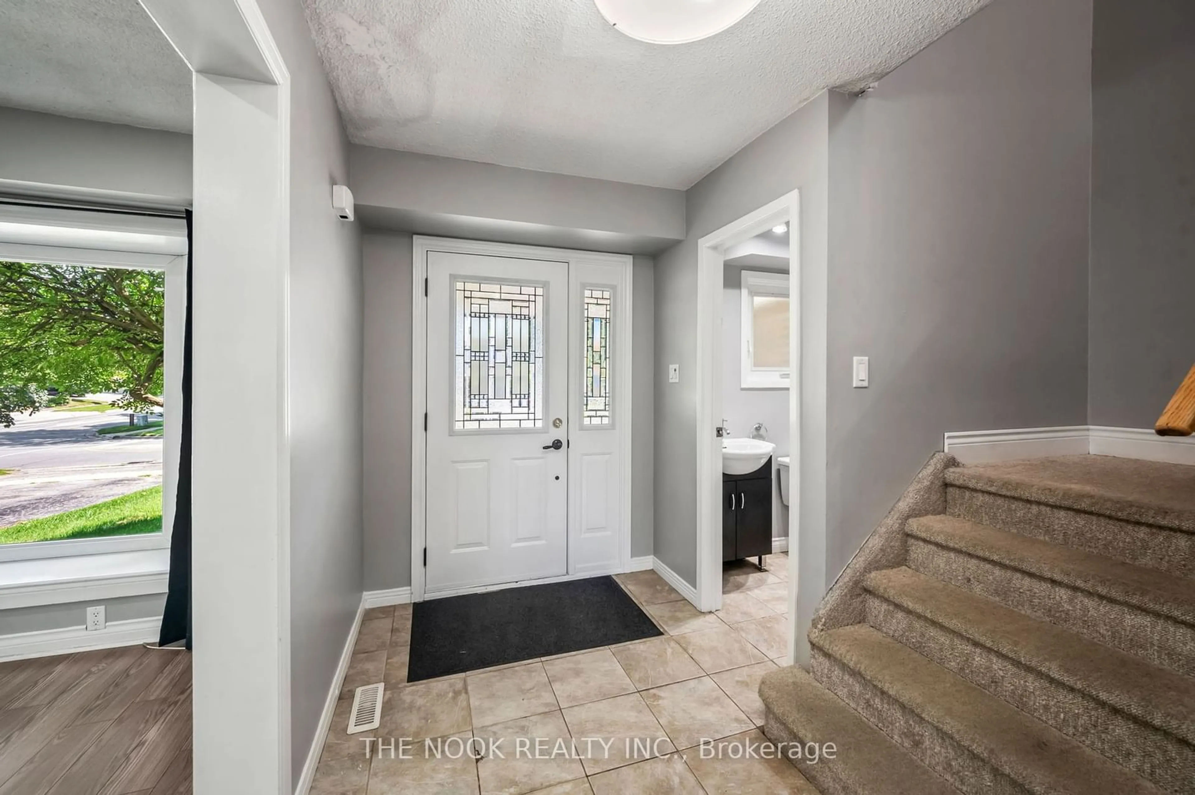 Indoor entryway, wood floors for 532 Grandview St, Oshawa Ontario L1H 7S4