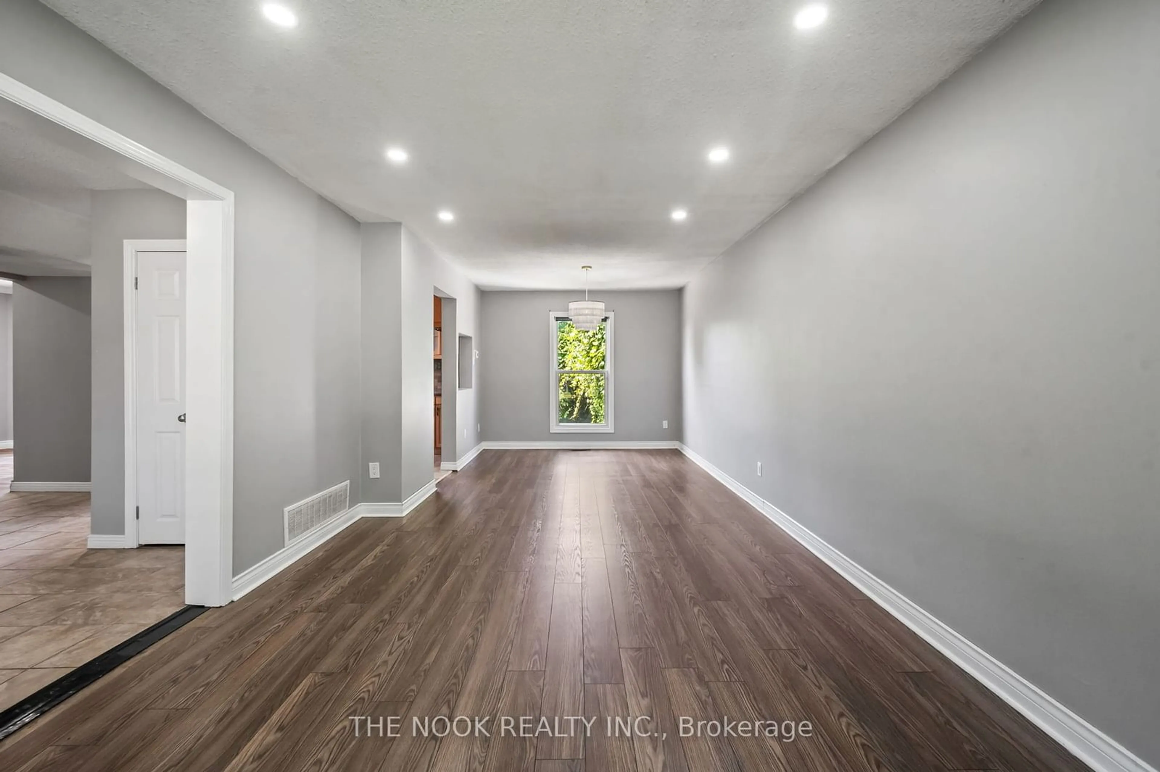 Indoor entryway, wood floors for 532 Grandview St, Oshawa Ontario L1H 7S4