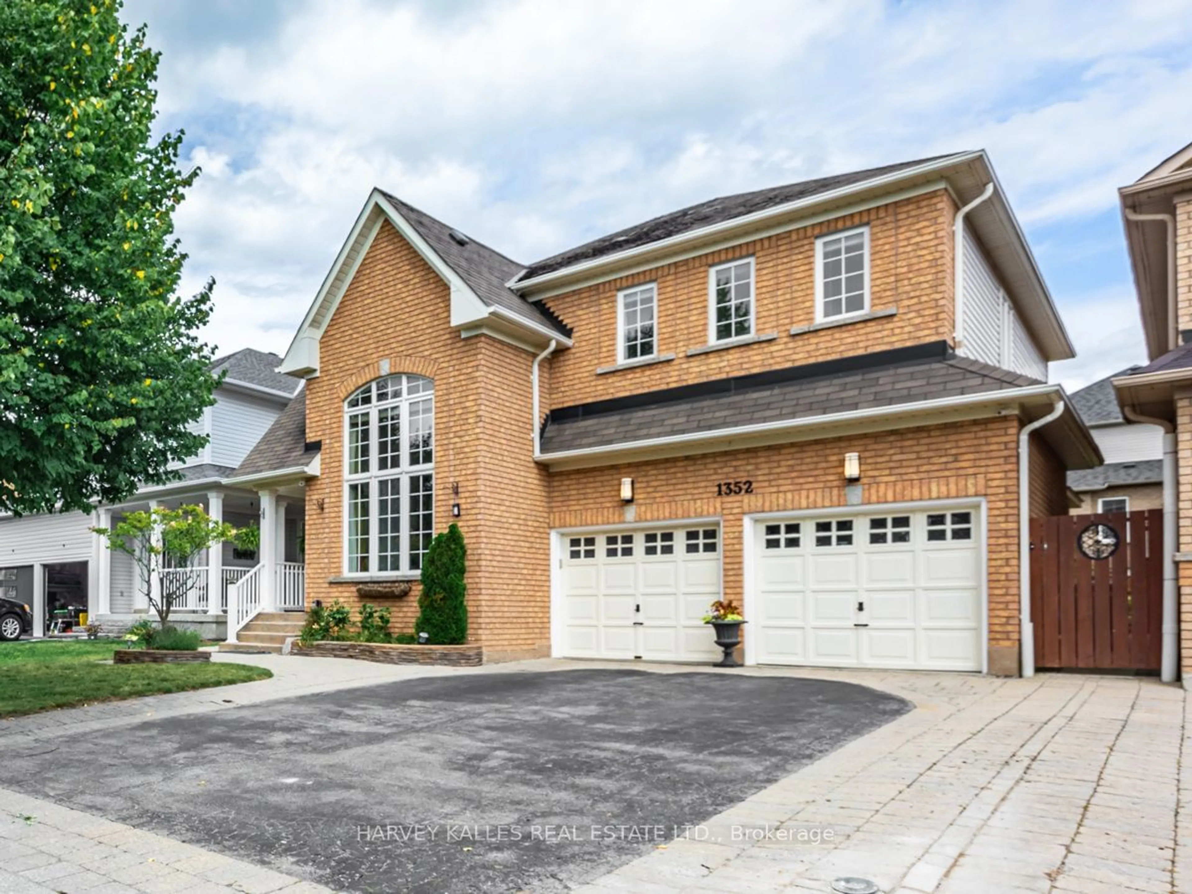 Home with brick exterior material for 1352 Langley Circ, Oshawa Ontario L1K 0E2