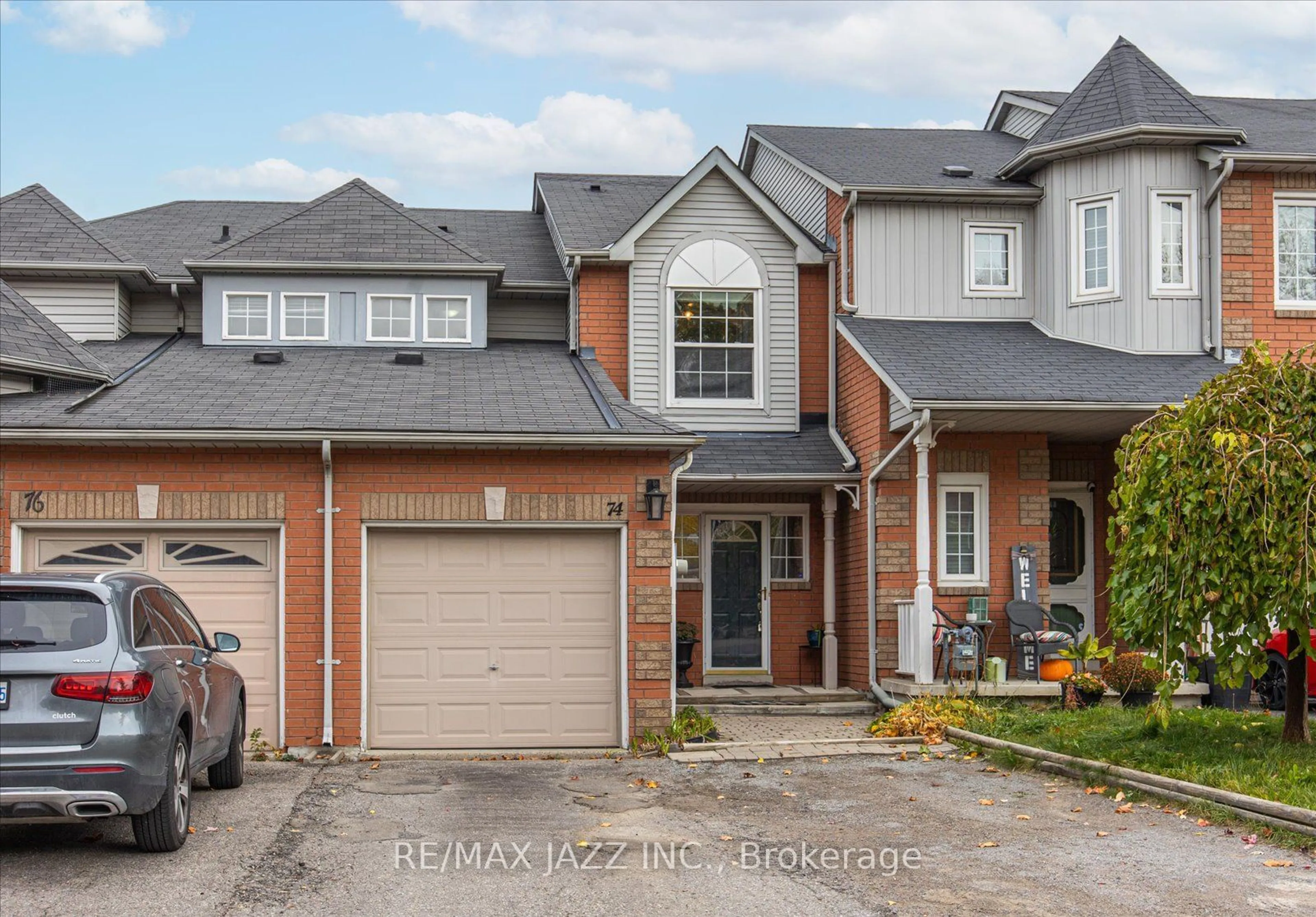 Home with brick exterior material for 74 Trewin Lane, Clarington Ontario L1C 4X2