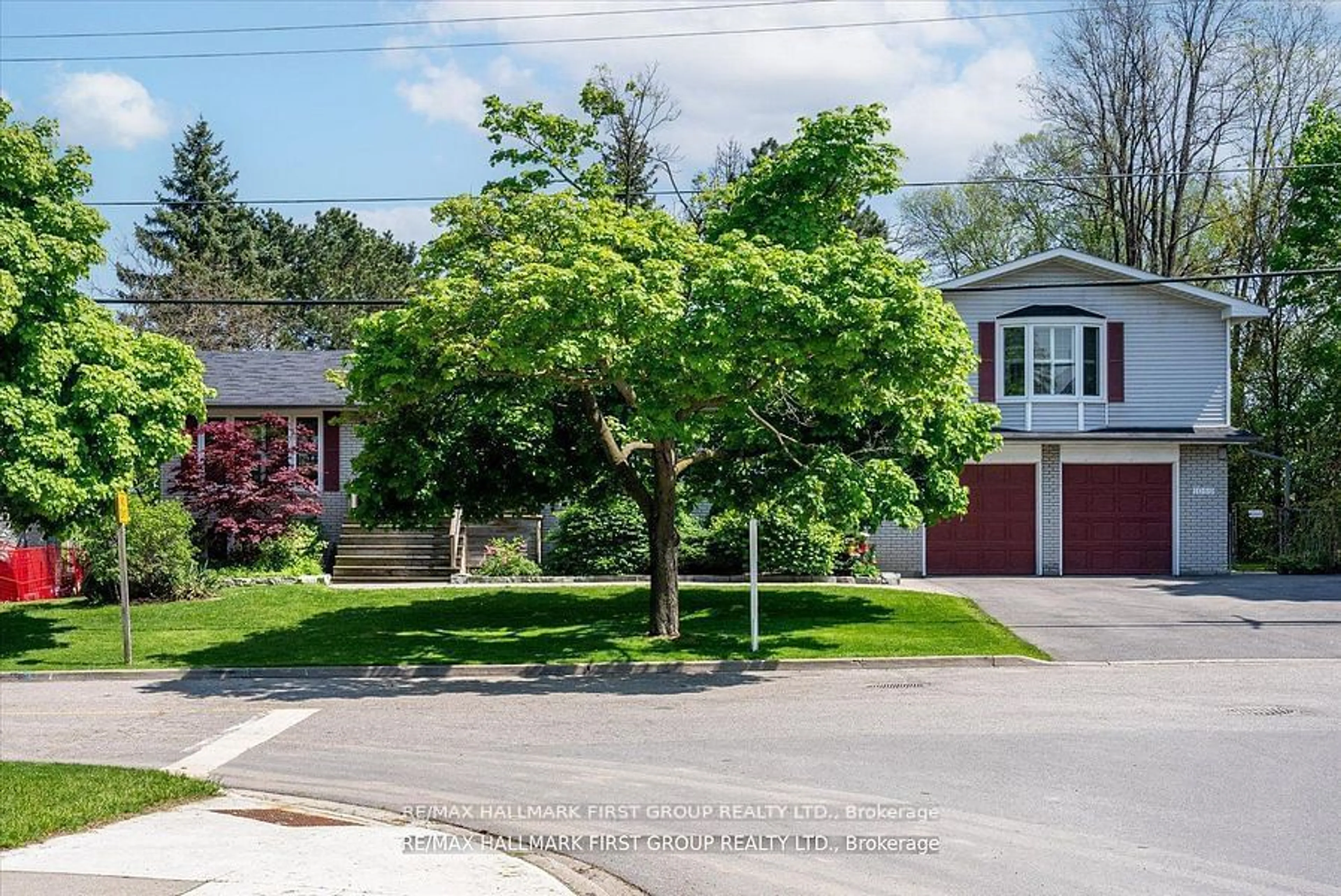 Frontside or backside of a home, the street view for 1089 Dunbarton Rd, Pickering Ontario L1V 1H1