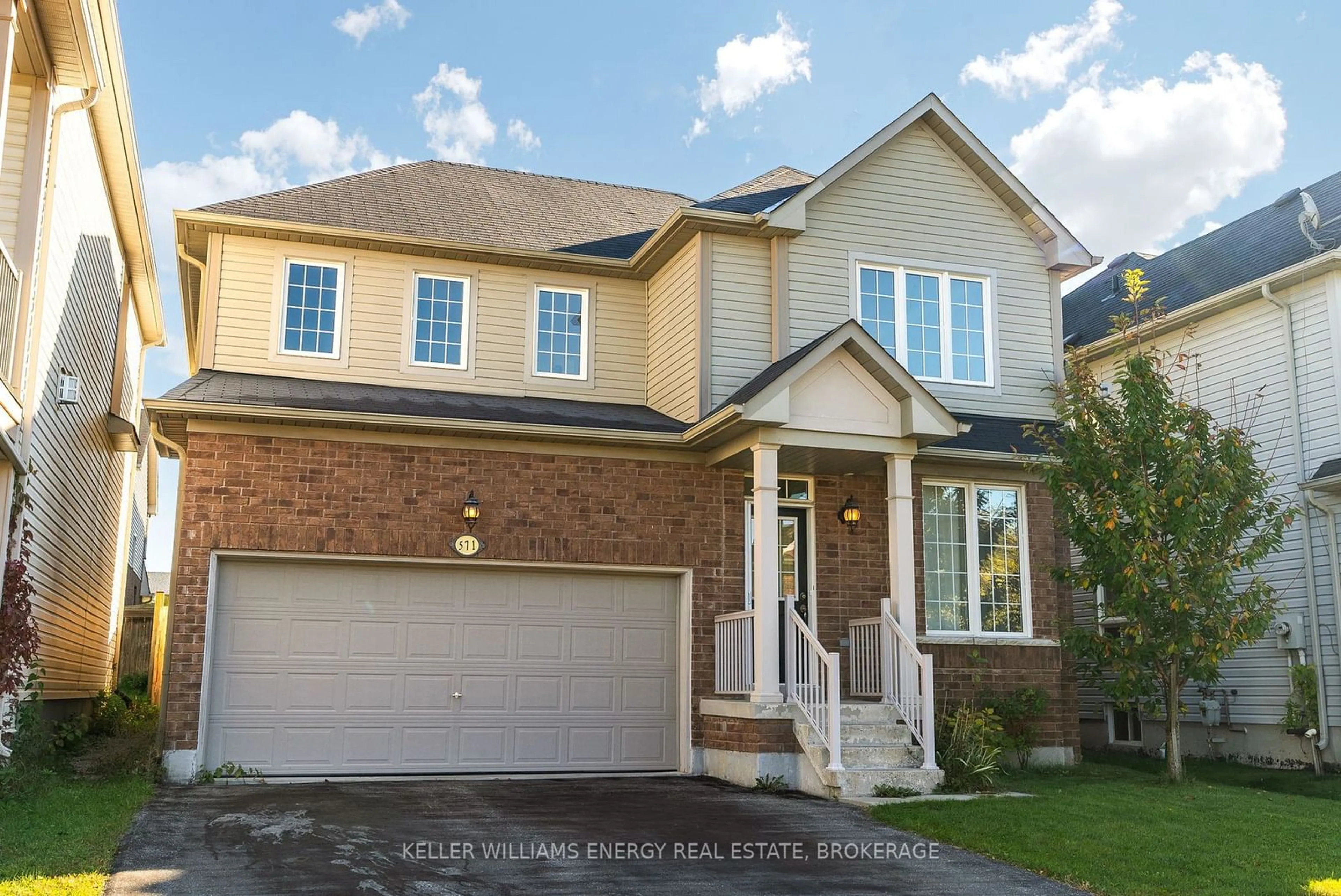 Frontside or backside of a home, the street view for 571 Shaftsbury St, Oshawa Ontario L1K 2V8