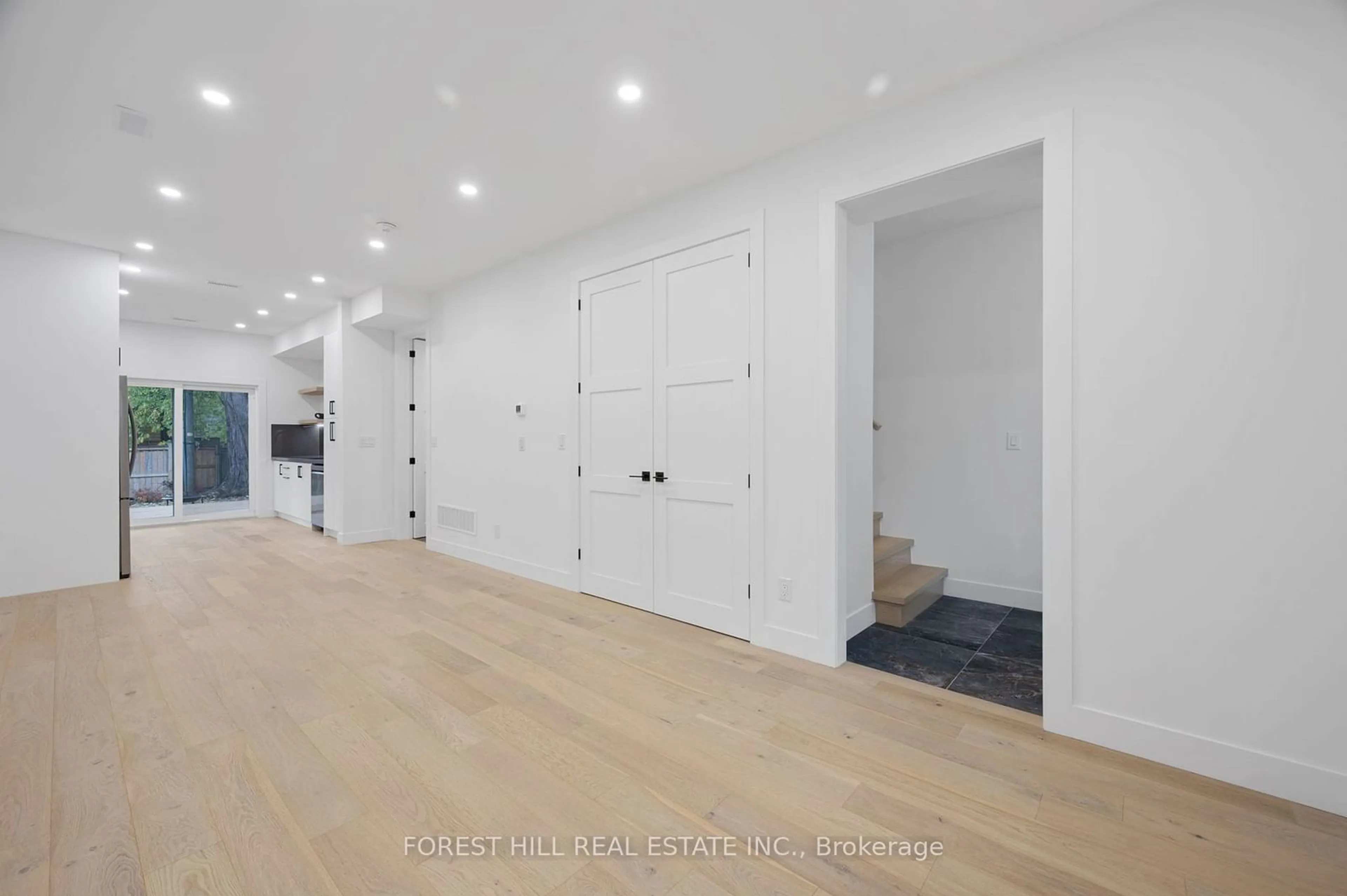 Indoor entryway, wood floors for 46 Byng Ave, Toronto Ontario M1L 3N6