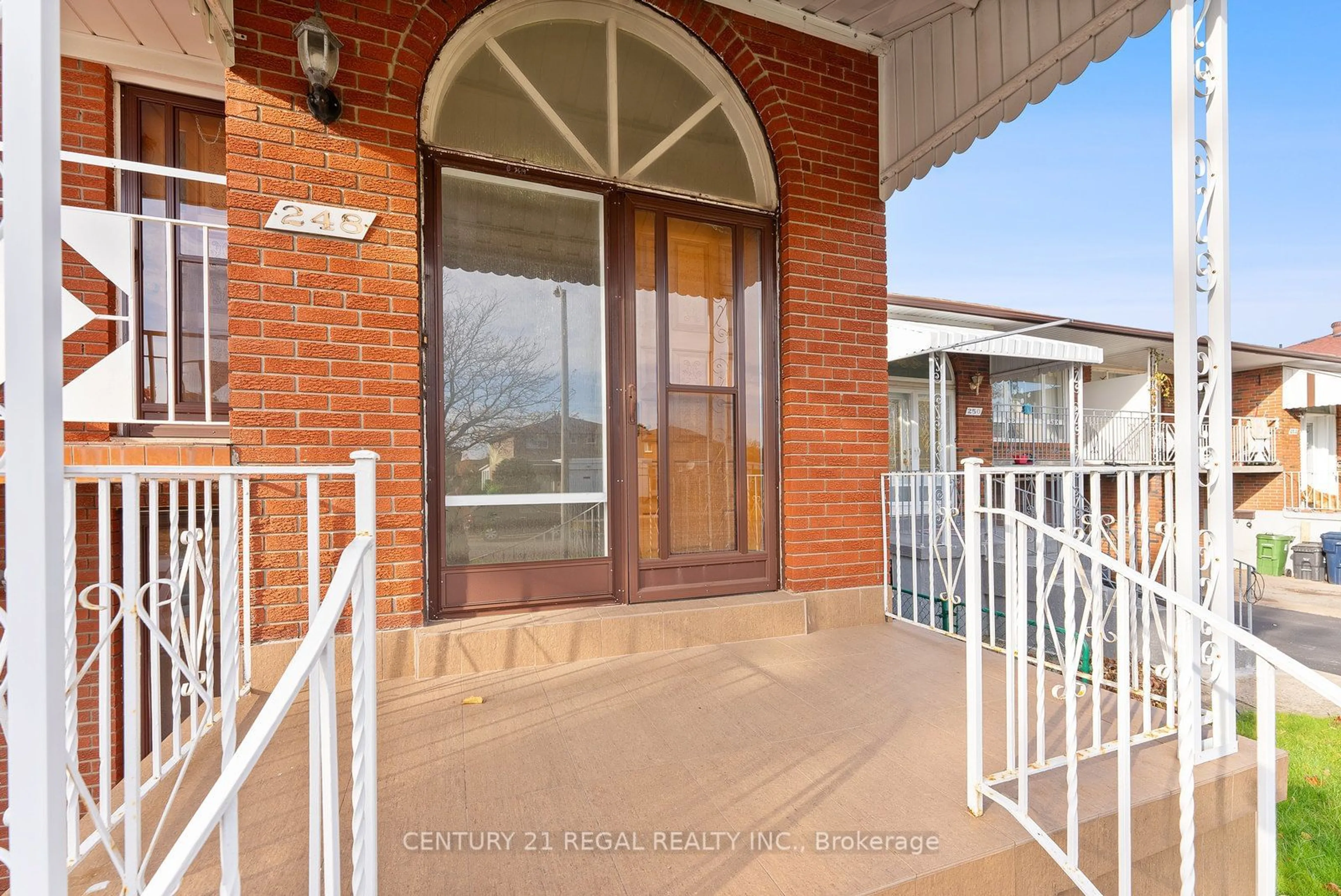 Indoor foyer, wood floors for 248 Fairglen Ave, Toronto Ontario M1W 1B1