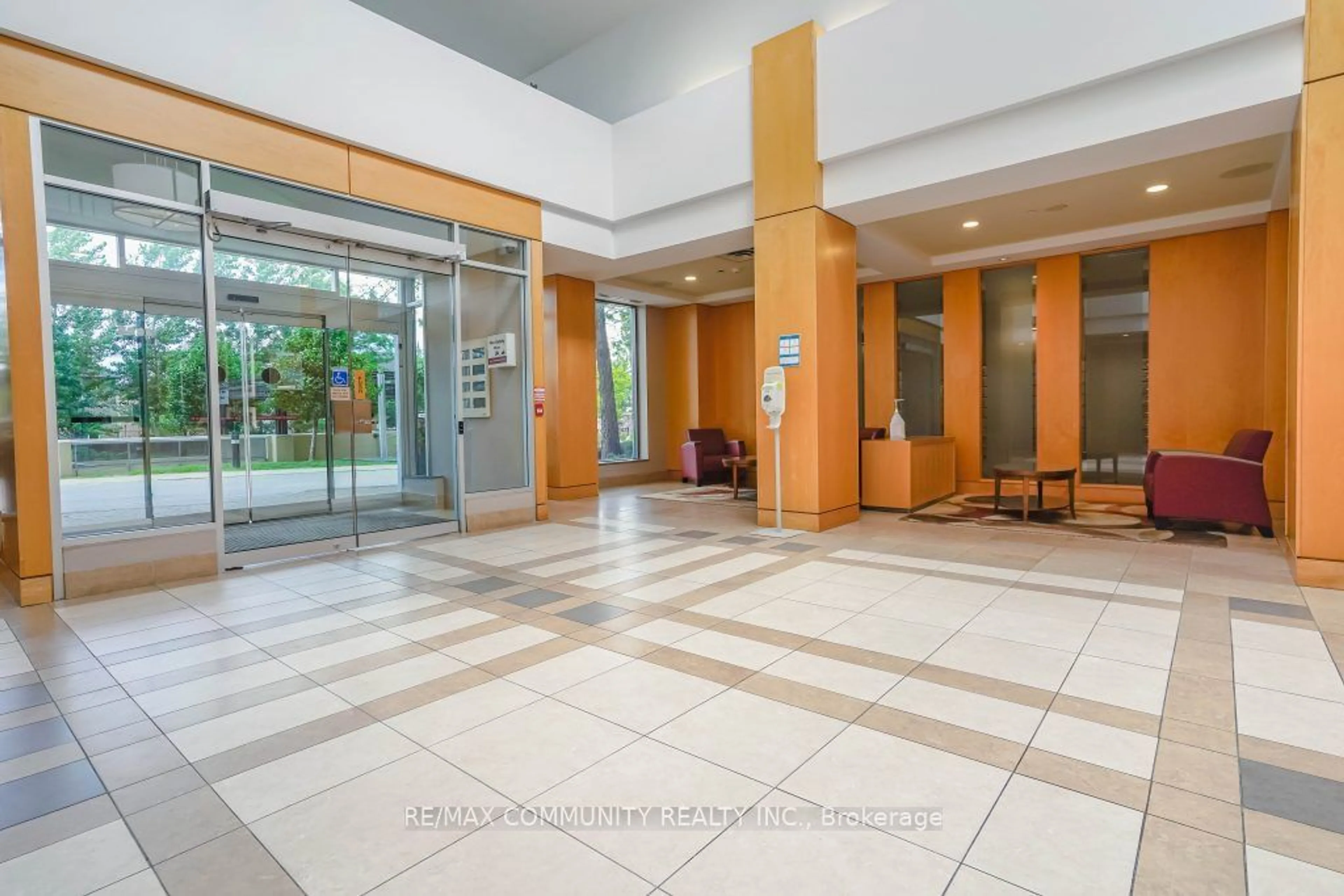 Indoor lobby, ceramic floors for 8 Mondeo Dr #906, Toronto Ontario M1P 5C7