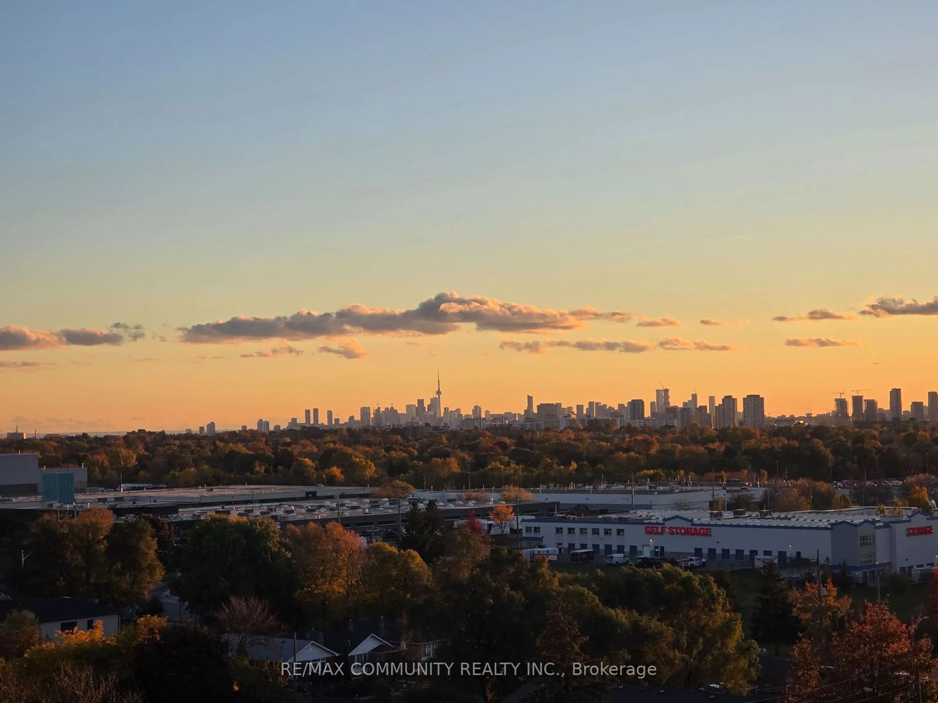 A pic from exterior of the house or condo, the view of city buildings for 8 Mondeo Dr #906, Toronto Ontario M1P 5C7