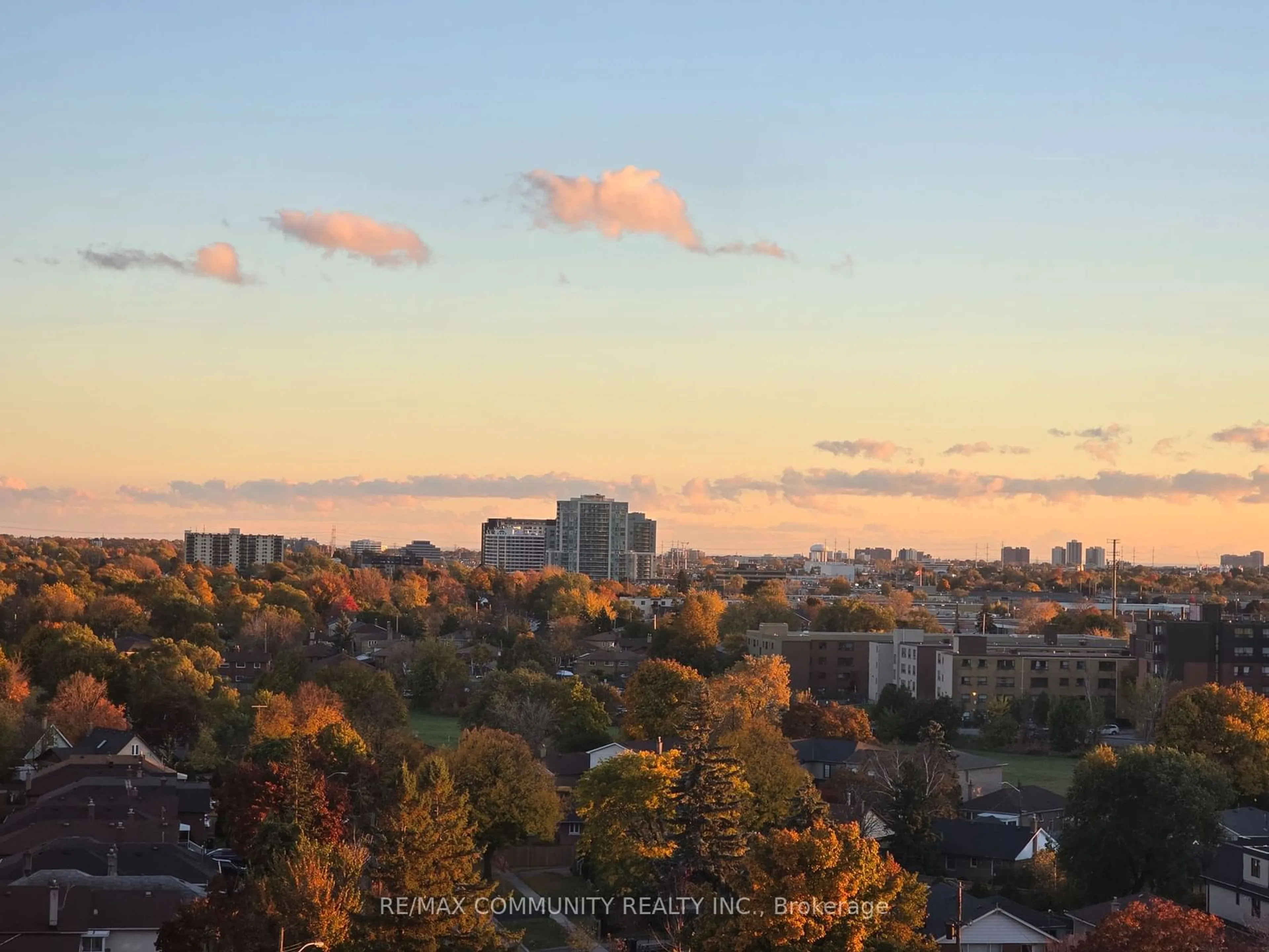 A pic from exterior of the house or condo, the view of city buildings for 8 Mondeo Dr #906, Toronto Ontario M1P 5C7