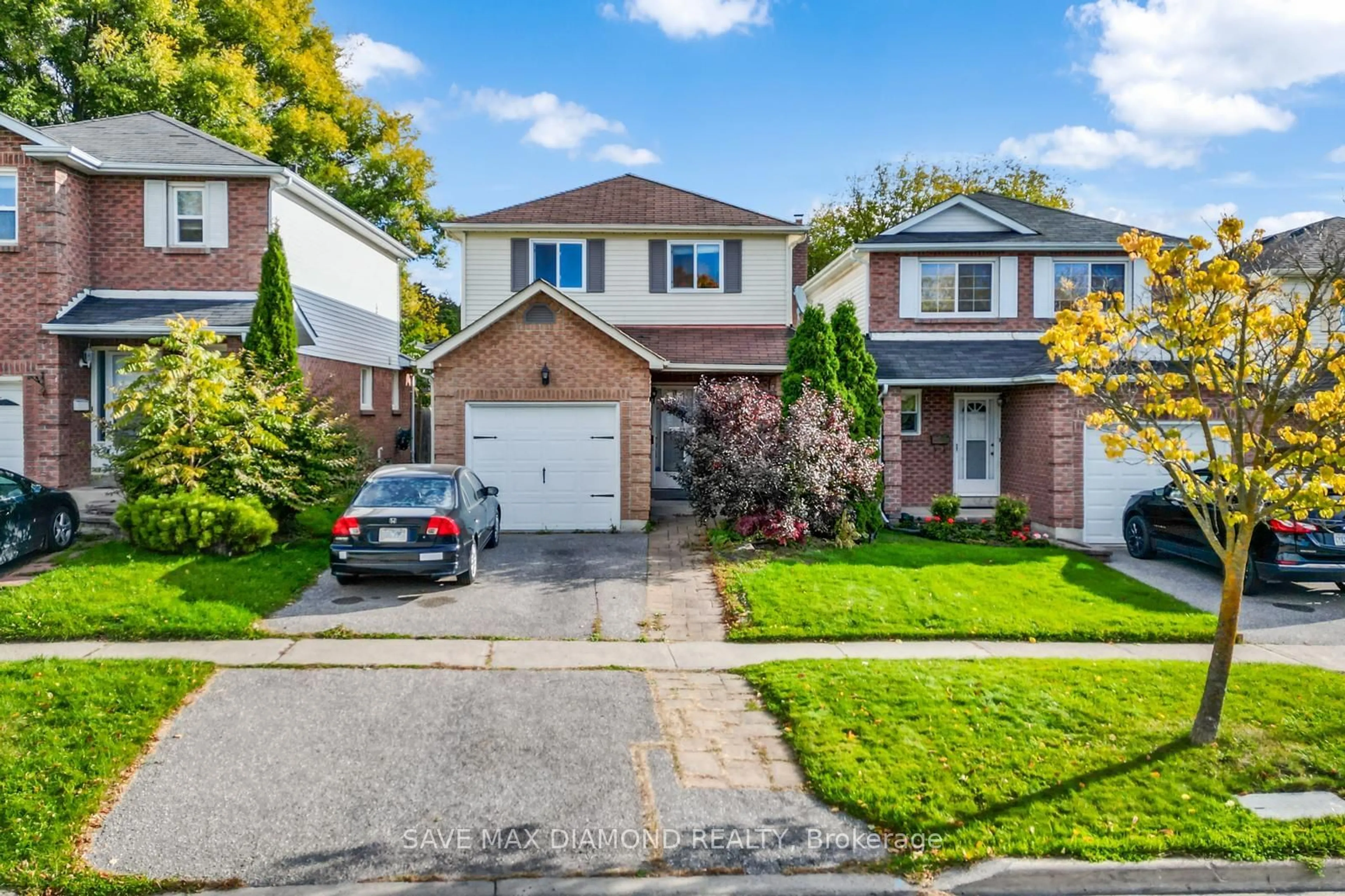 Frontside or backside of a home, the street view for 163 Lichen Cres, Oshawa Ontario L1J 7Y3