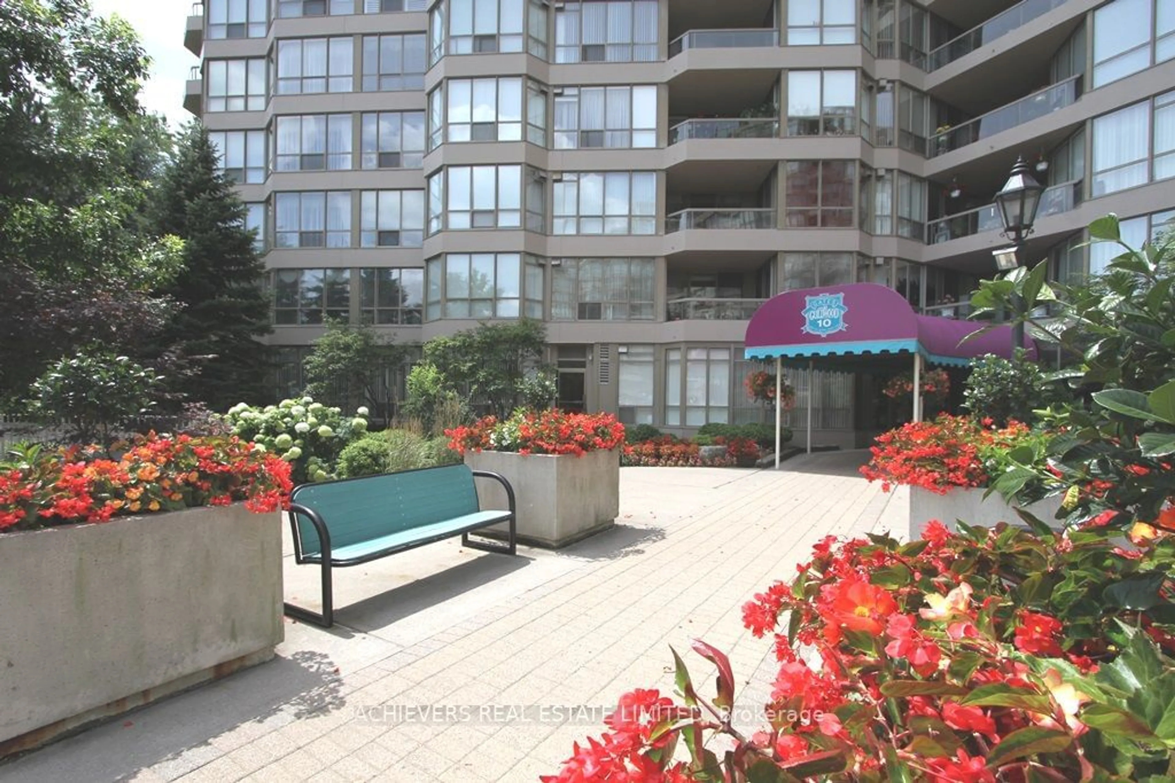 A pic from exterior of the house or condo, the front or back of building for 10 Guildwood Pkwy #926, Toronto Ontario M1E 5B5