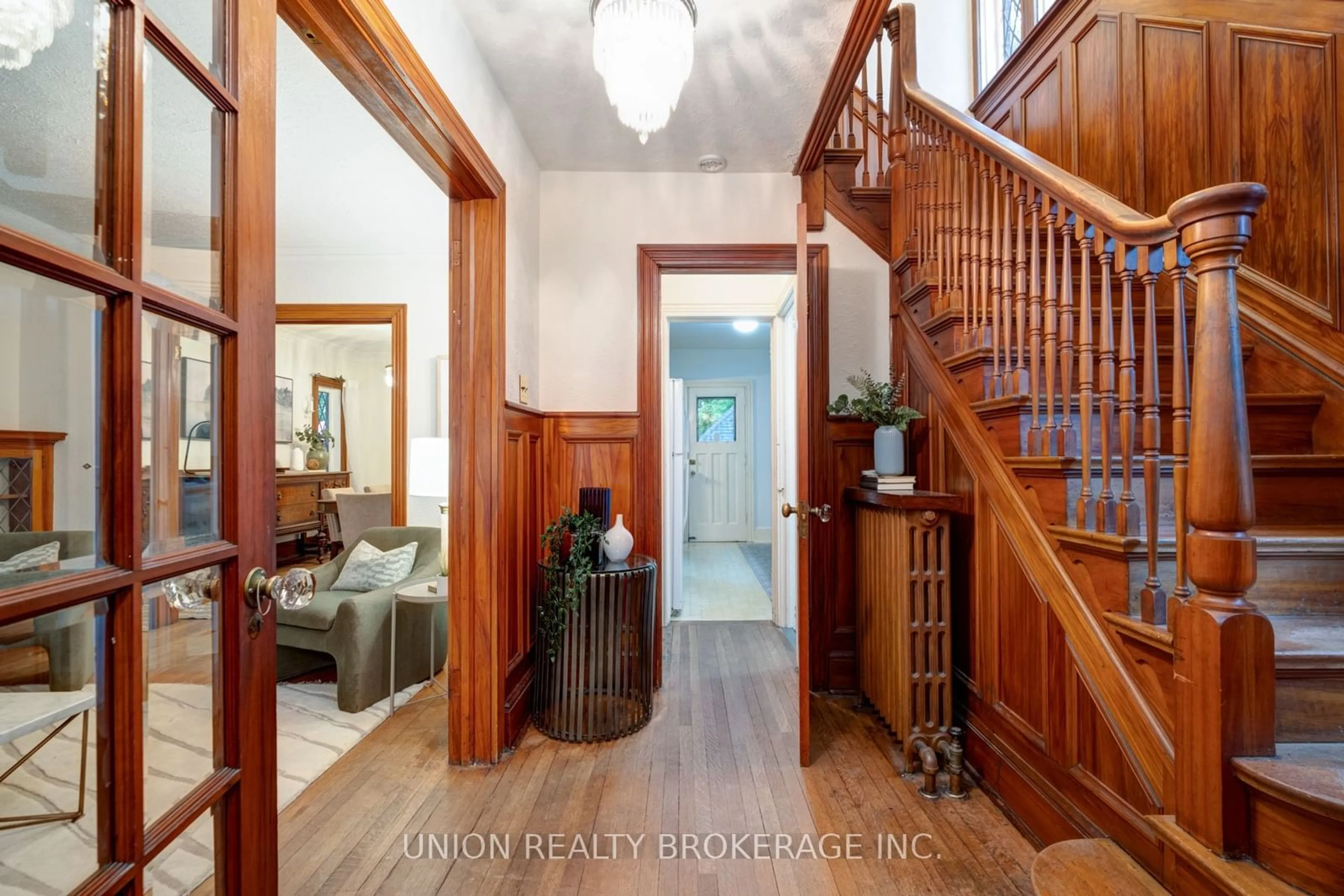 Indoor entryway, wood floors for 29 Glen Stewart Ave, Toronto Ontario M4E 1P6