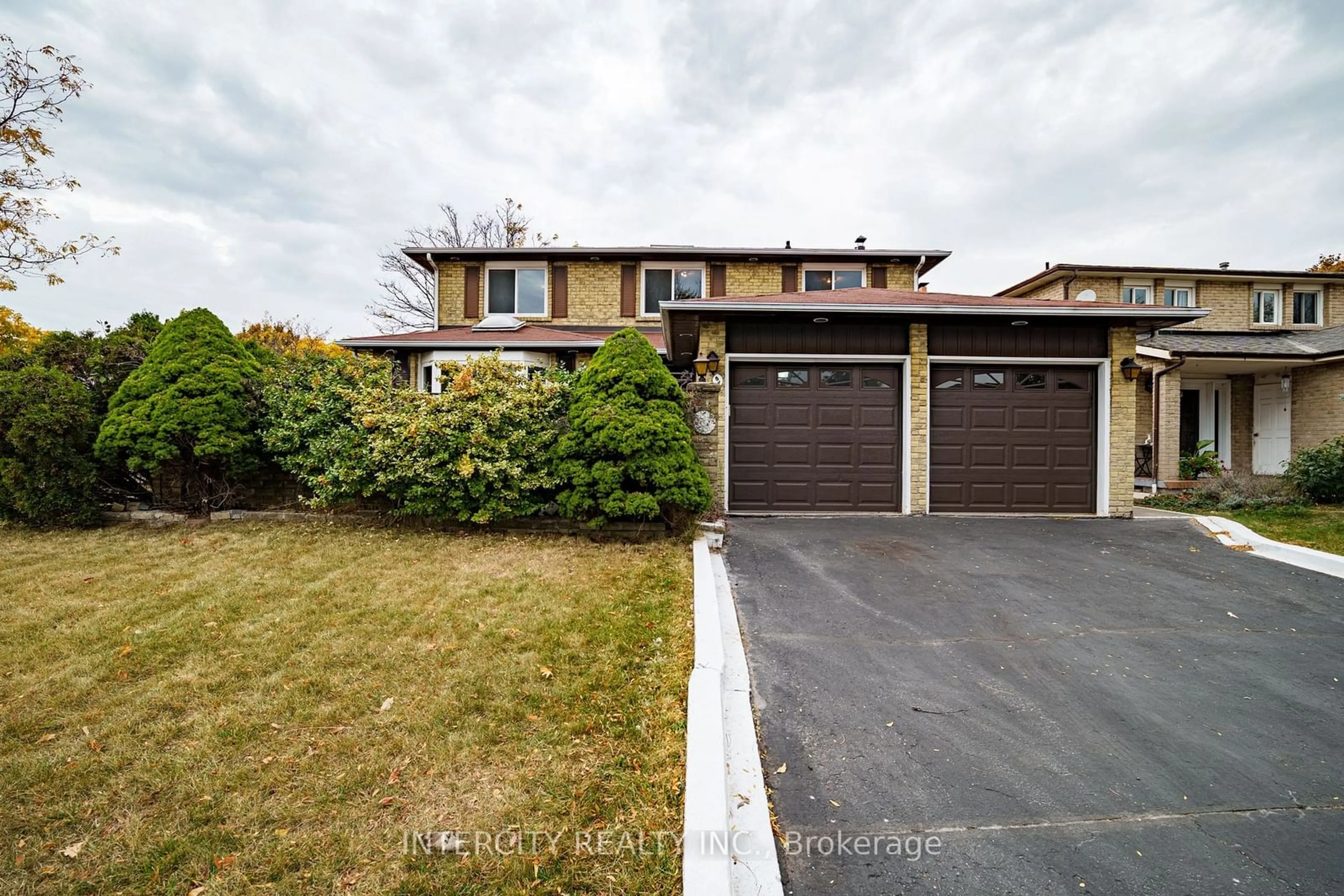 Frontside or backside of a home, the street view for 49 Farmhill Crt, Toronto Ontario M1B 2M1