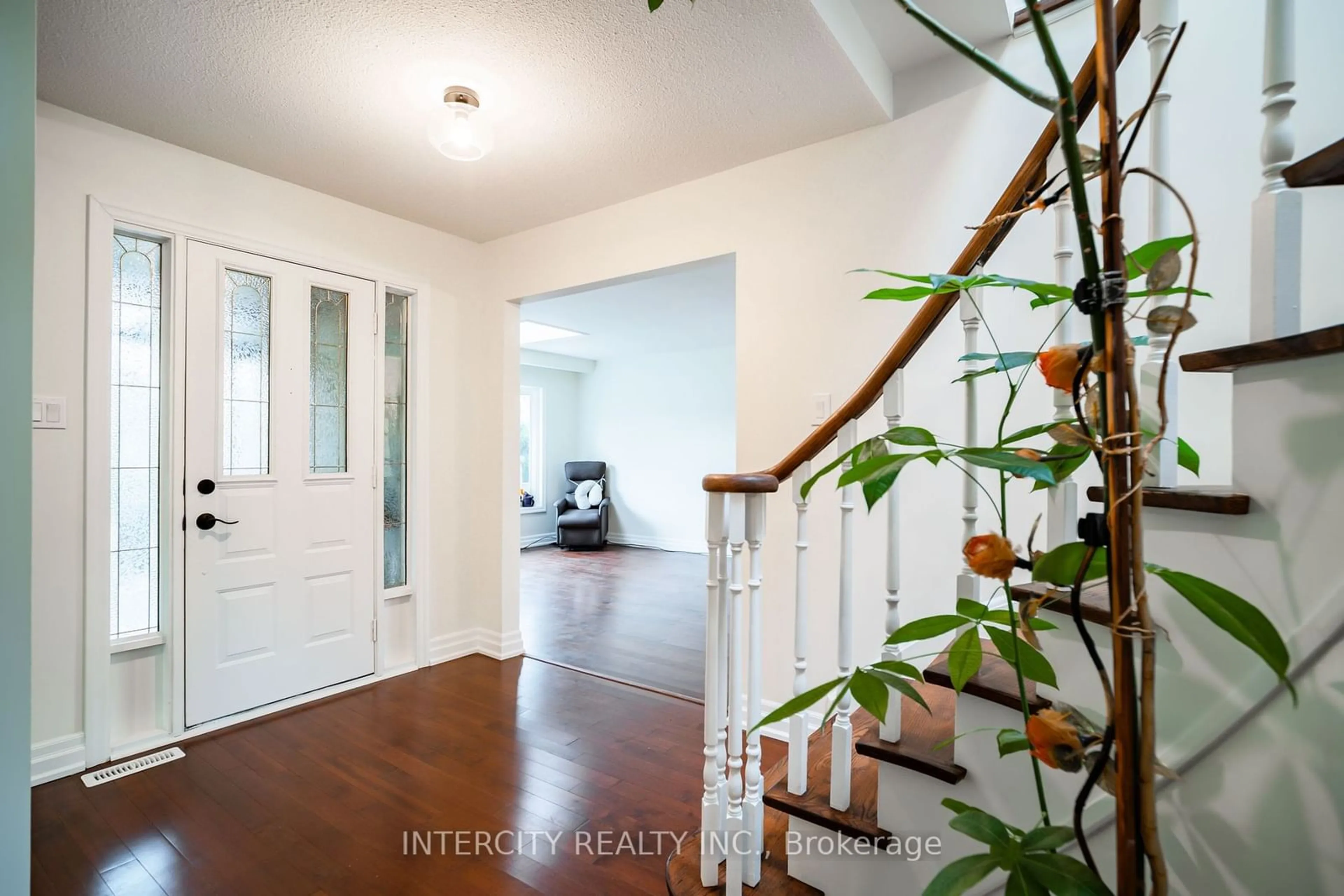 Indoor entryway, wood floors for 49 Farmhill Crt, Toronto Ontario M1B 2M1