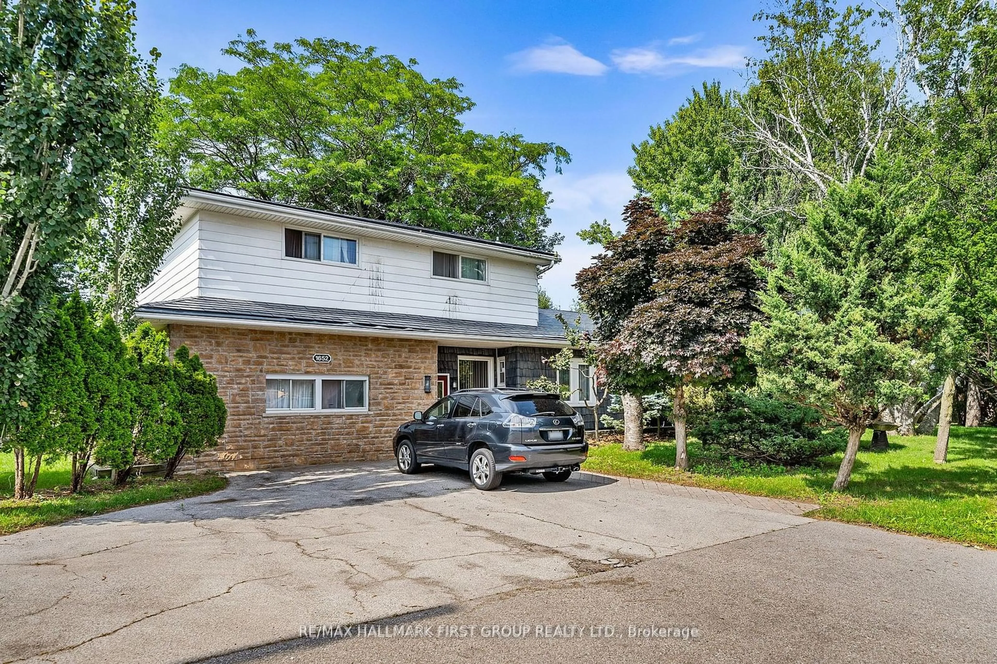 A pic from exterior of the house or condo, the street view for 1652 Taunton Rd, Clarington Ontario L0B 1J0