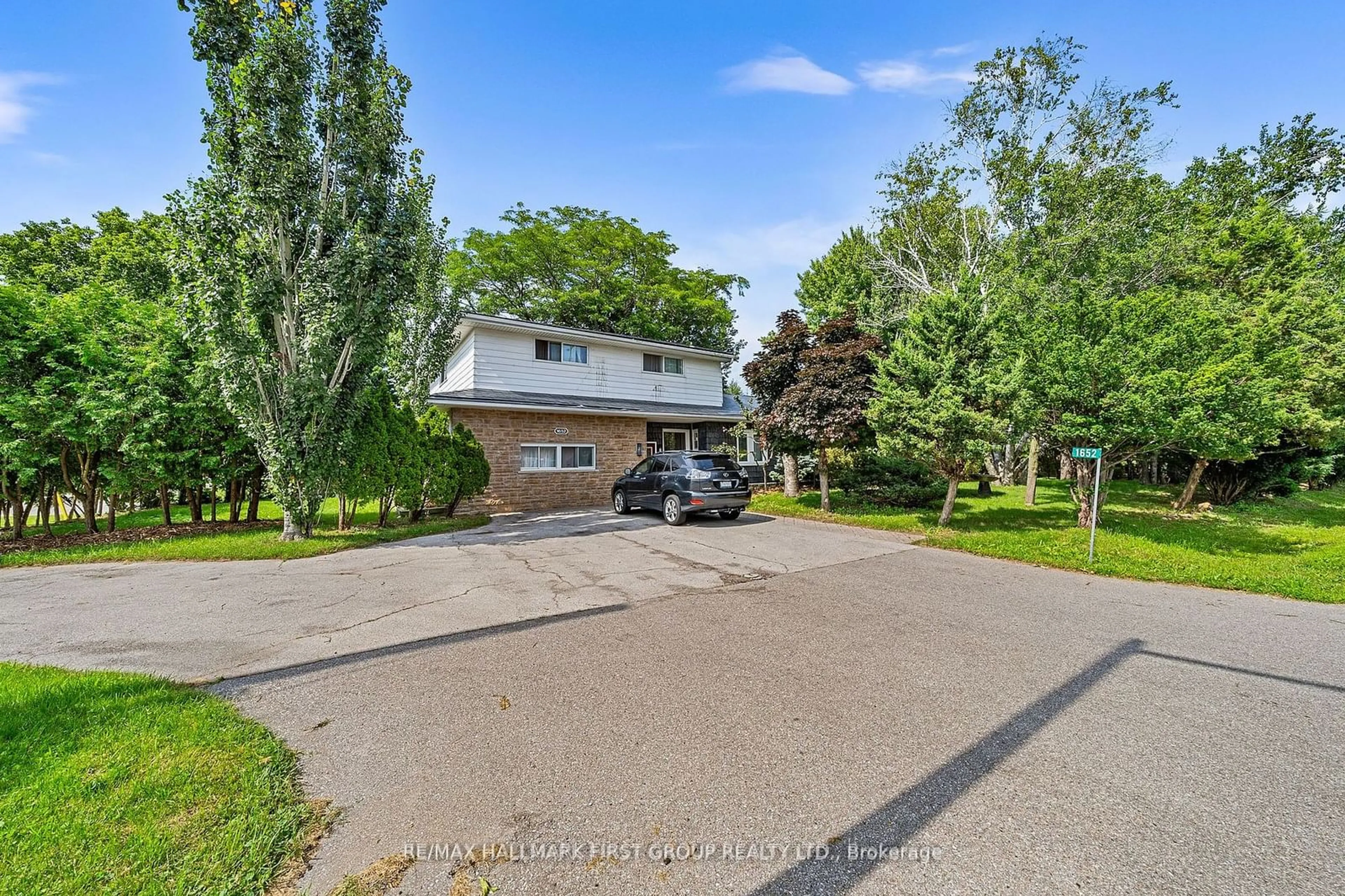 A pic from exterior of the house or condo, the street view for 1652 Taunton Rd, Clarington Ontario L0B 1J0