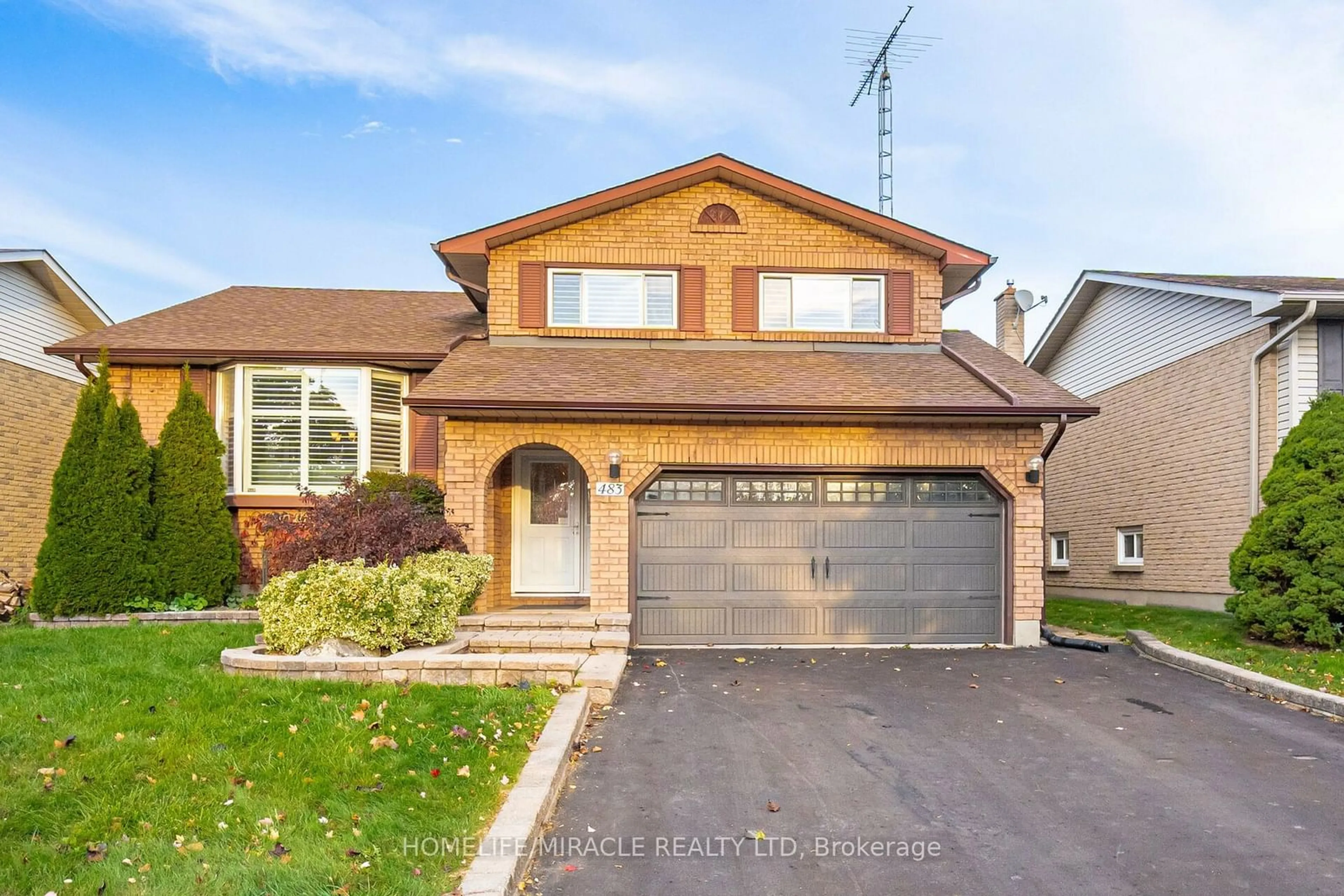 Frontside or backside of a home, the street view for 483 Labrador Dr, Oshawa Ontario L1H 7G1