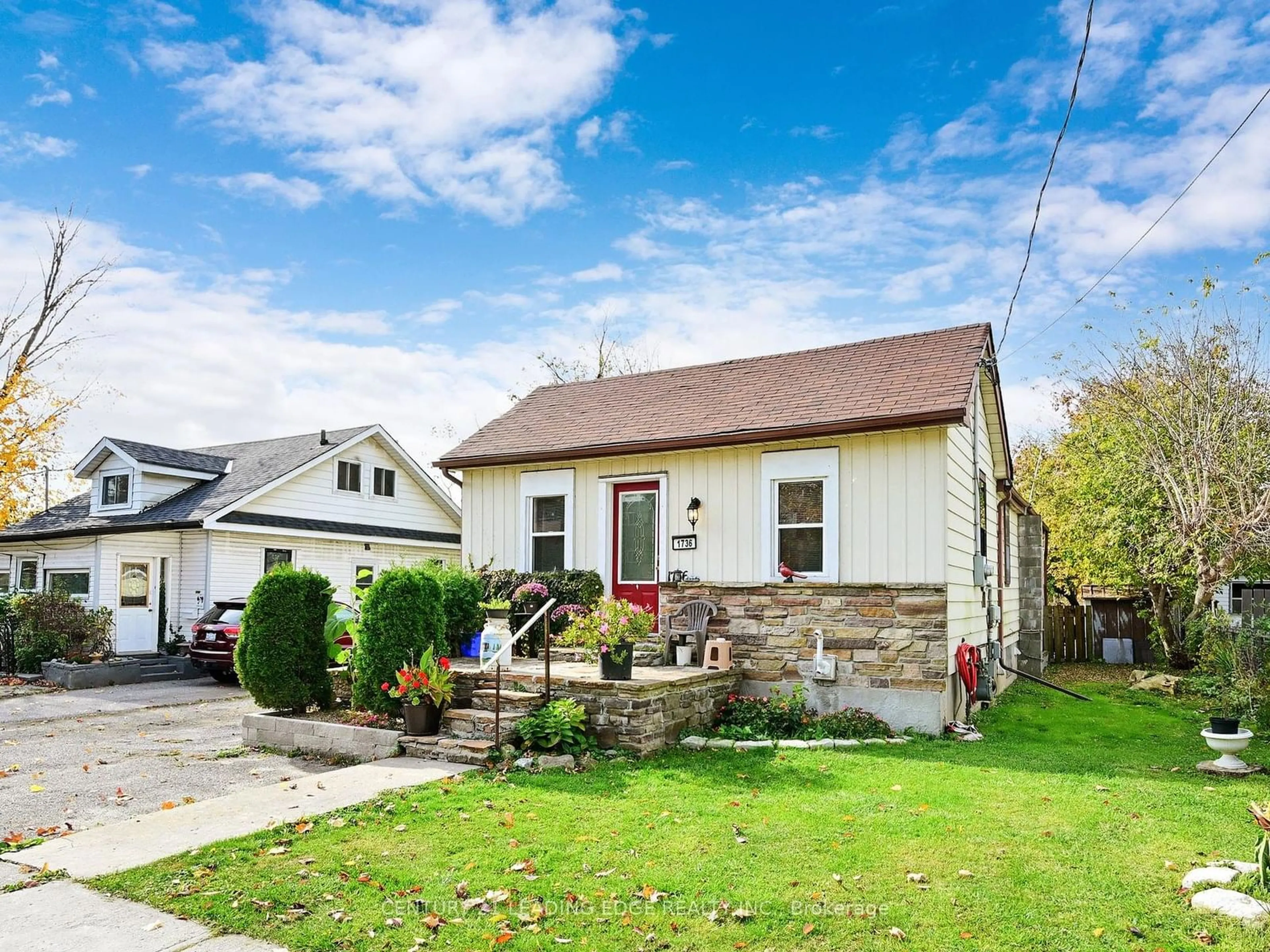 Frontside or backside of a home, cottage for 1736 BROCK St, Whitby Ontario L1N 4M6