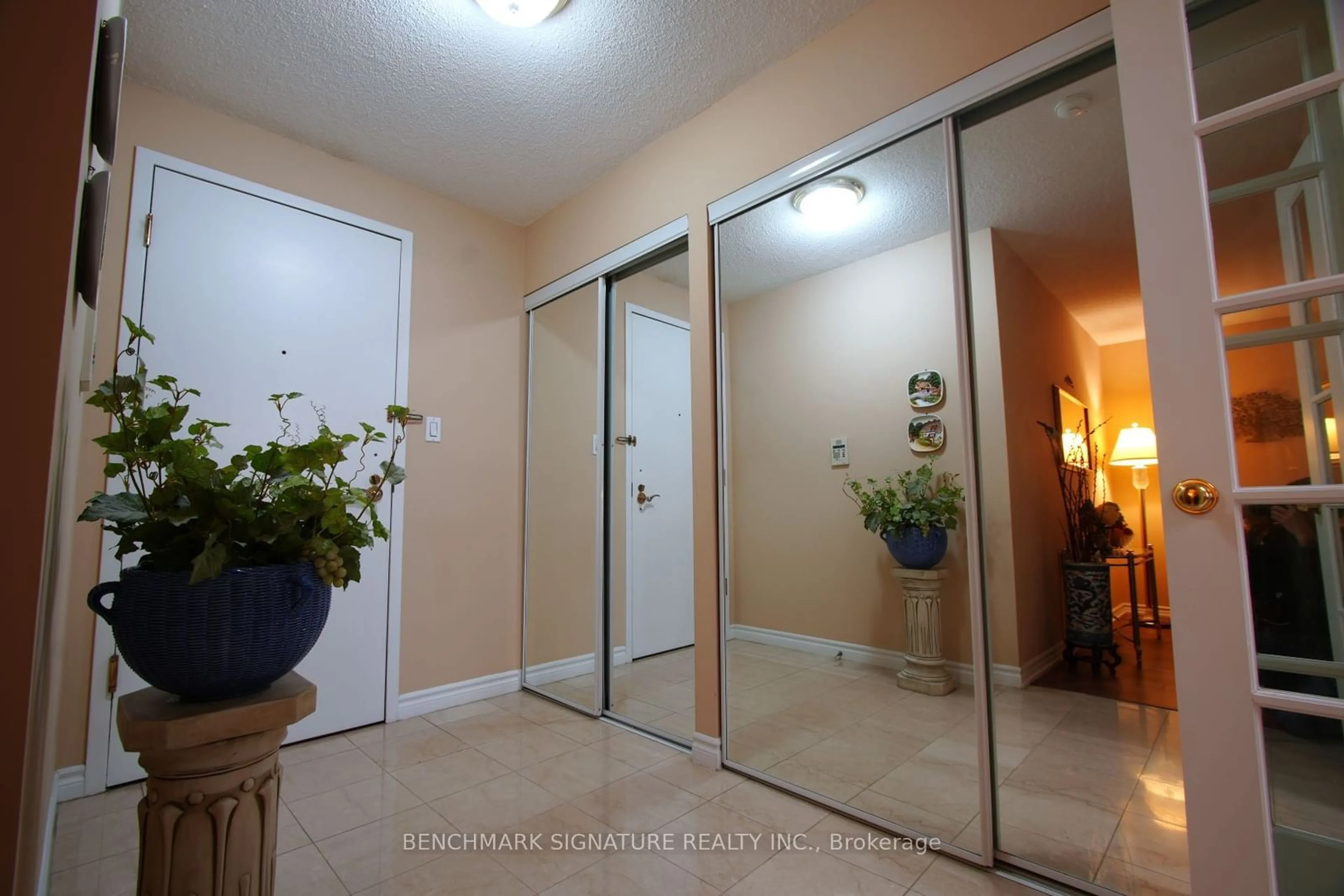 Indoor entryway, carpet floors for 1883 Mcnicoll Ave #919, Toronto Ontario M1V 5M3