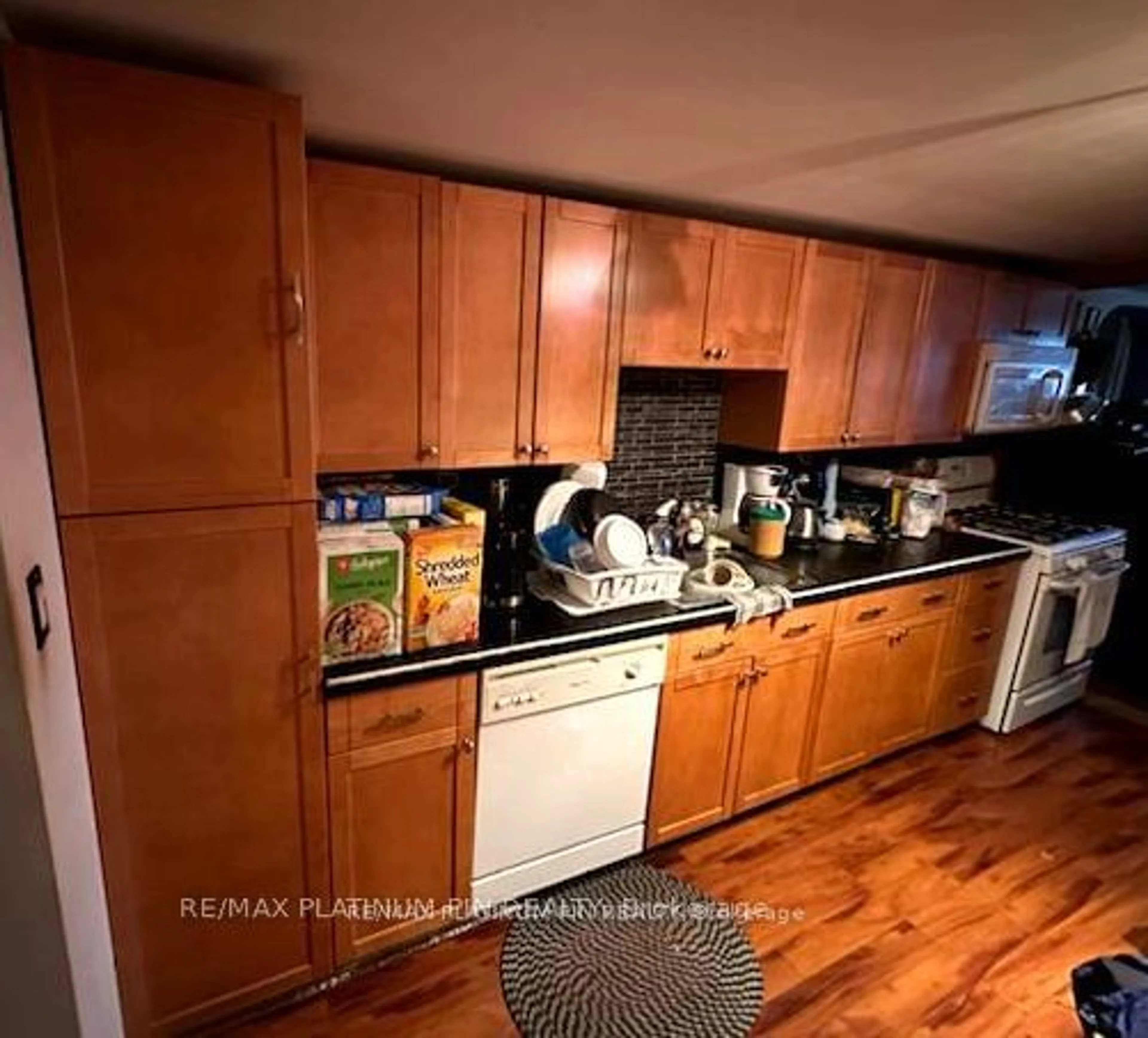 Kitchen, wood floors for 431 Sheppard Ave, Pickering Ontario L1V 1E7