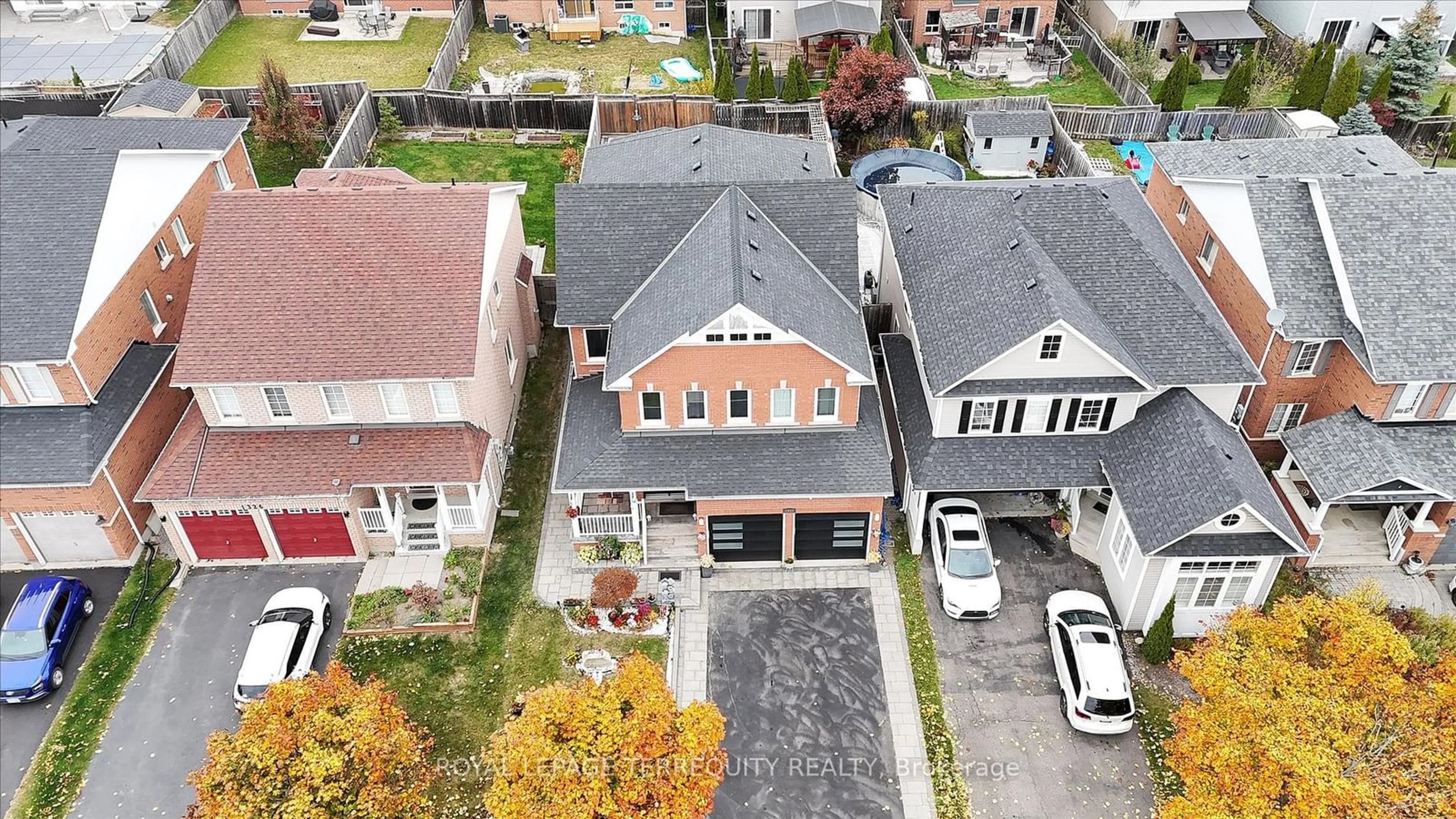 A pic from exterior of the house or condo, the street view for 1330 Aldergrove Dr, Oshawa Ontario L1K 2Y6