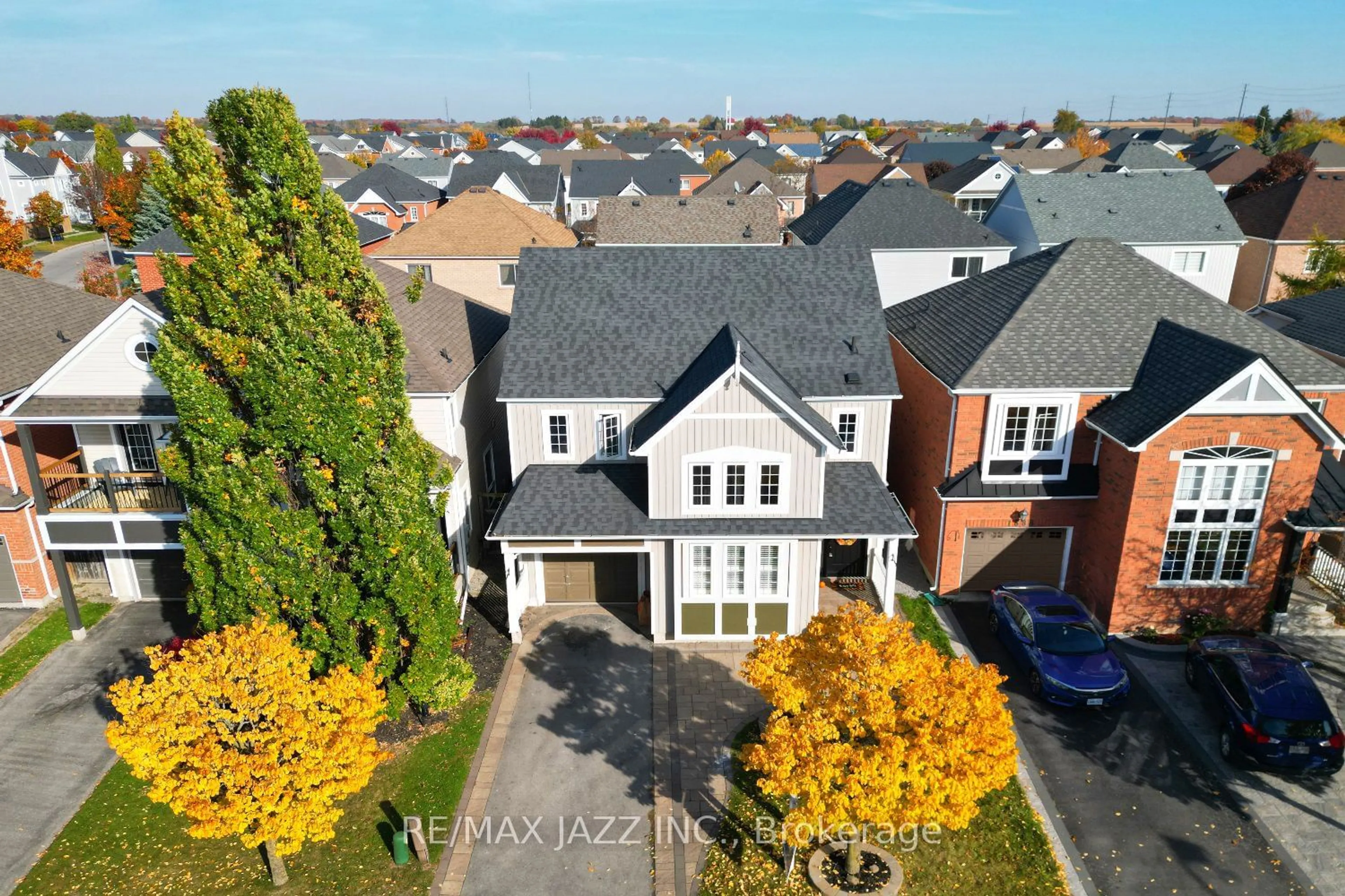 A pic from exterior of the house or condo, the street view for 1384 Lyncroft Cres, Oshawa Ontario L1K 2P4