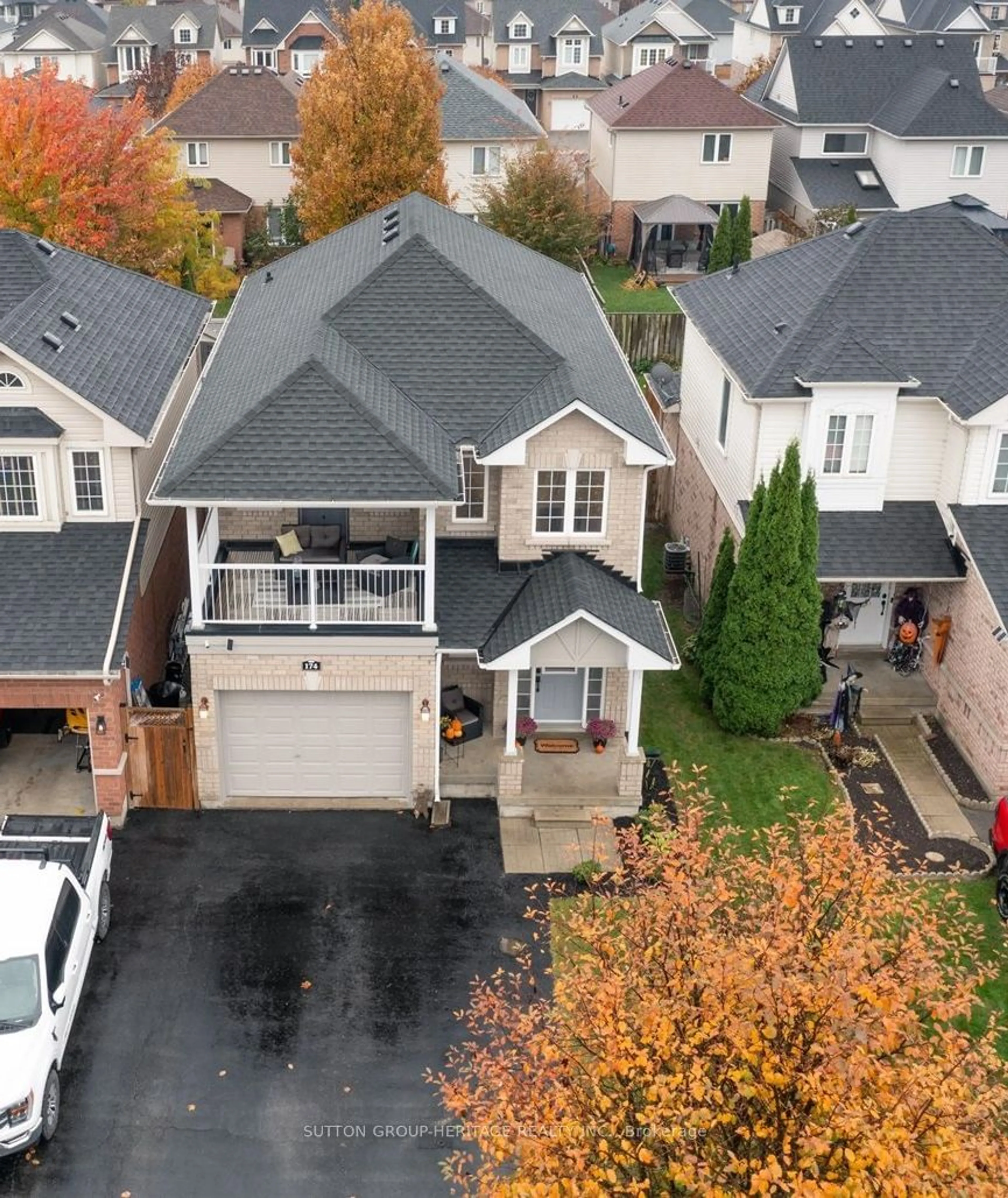 Frontside or backside of a home, the street view for 174 Hutton Pl, Clarington Ontario L1C 5K1