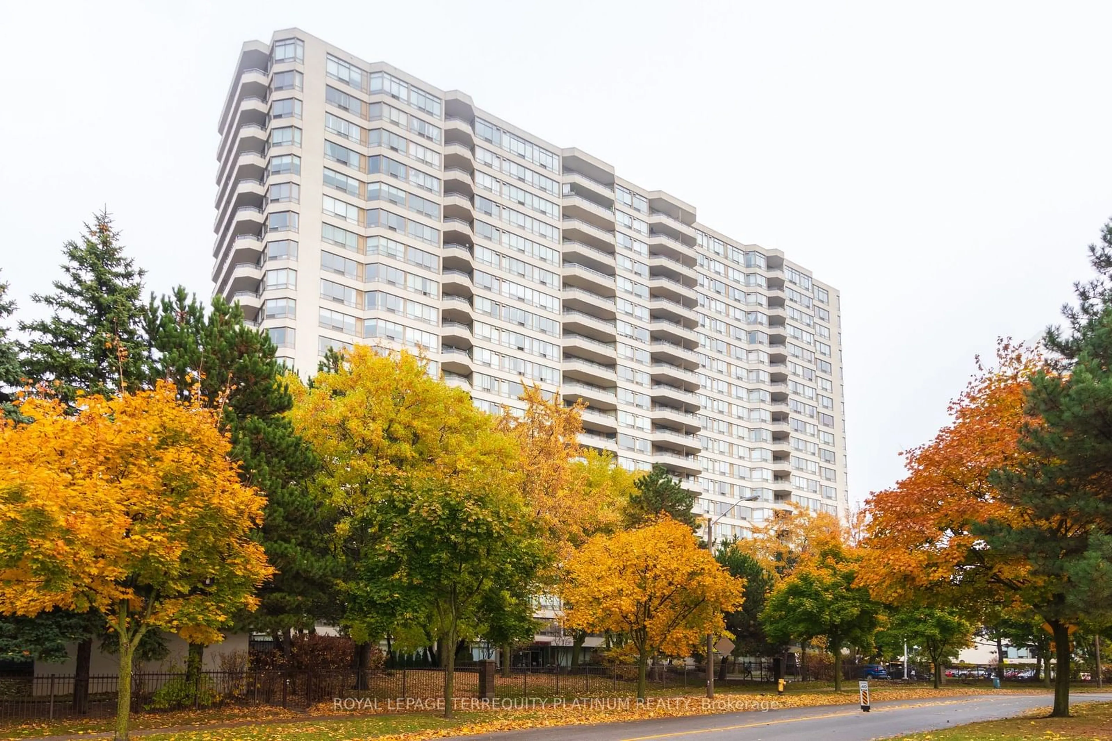 A pic from exterior of the house or condo, the front or back of building for 5 Greystone Walk Dr #706, Toronto Ontario M1K 5J5