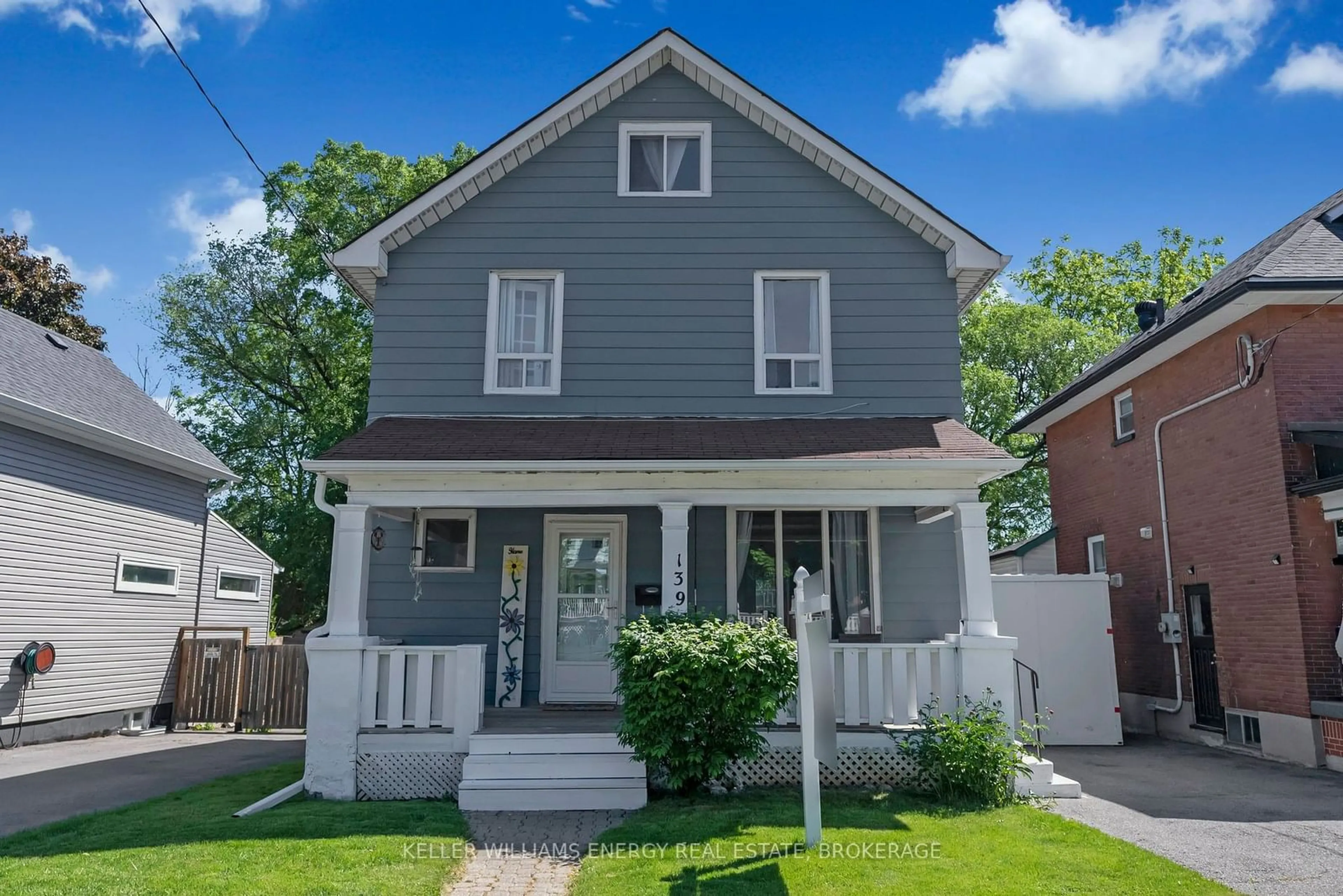 Frontside or backside of a home, cottage for 139 Clarke St, Oshawa Ontario L1H 5G1