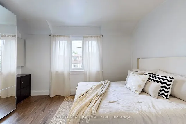 Additional property image - 1578 Dundas St