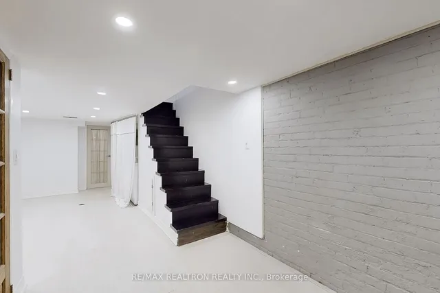 Additional property image - 1578 Dundas St