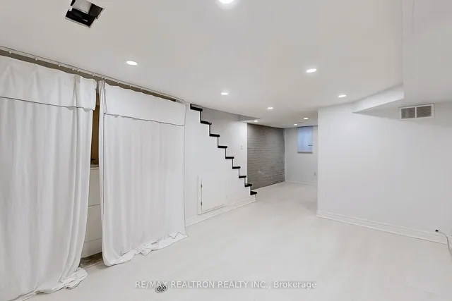 Additional property image - 1578 Dundas St