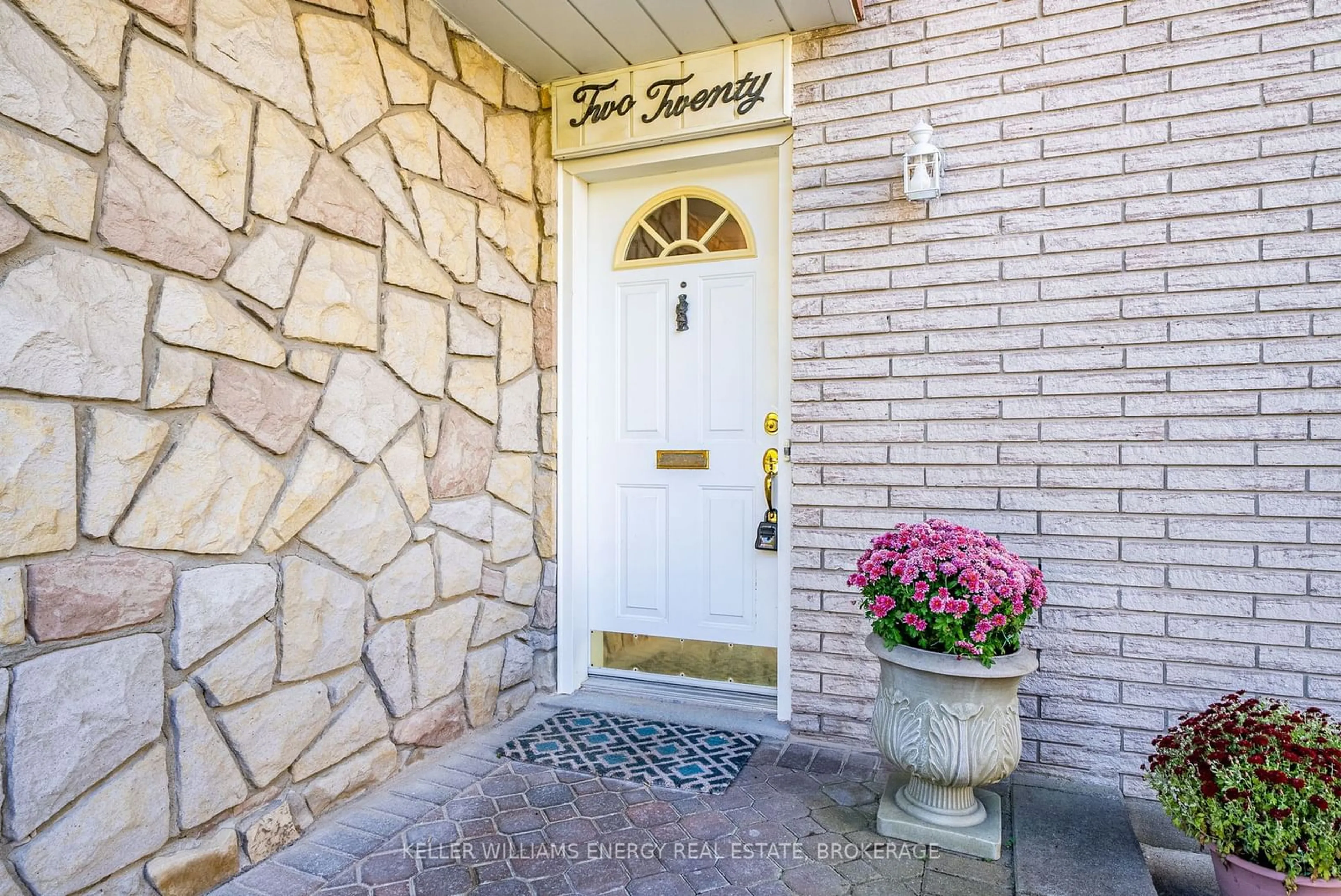 Indoor entryway, ceramic floors for 220 Ascot Crt, Oshawa Ontario L1G 1W8