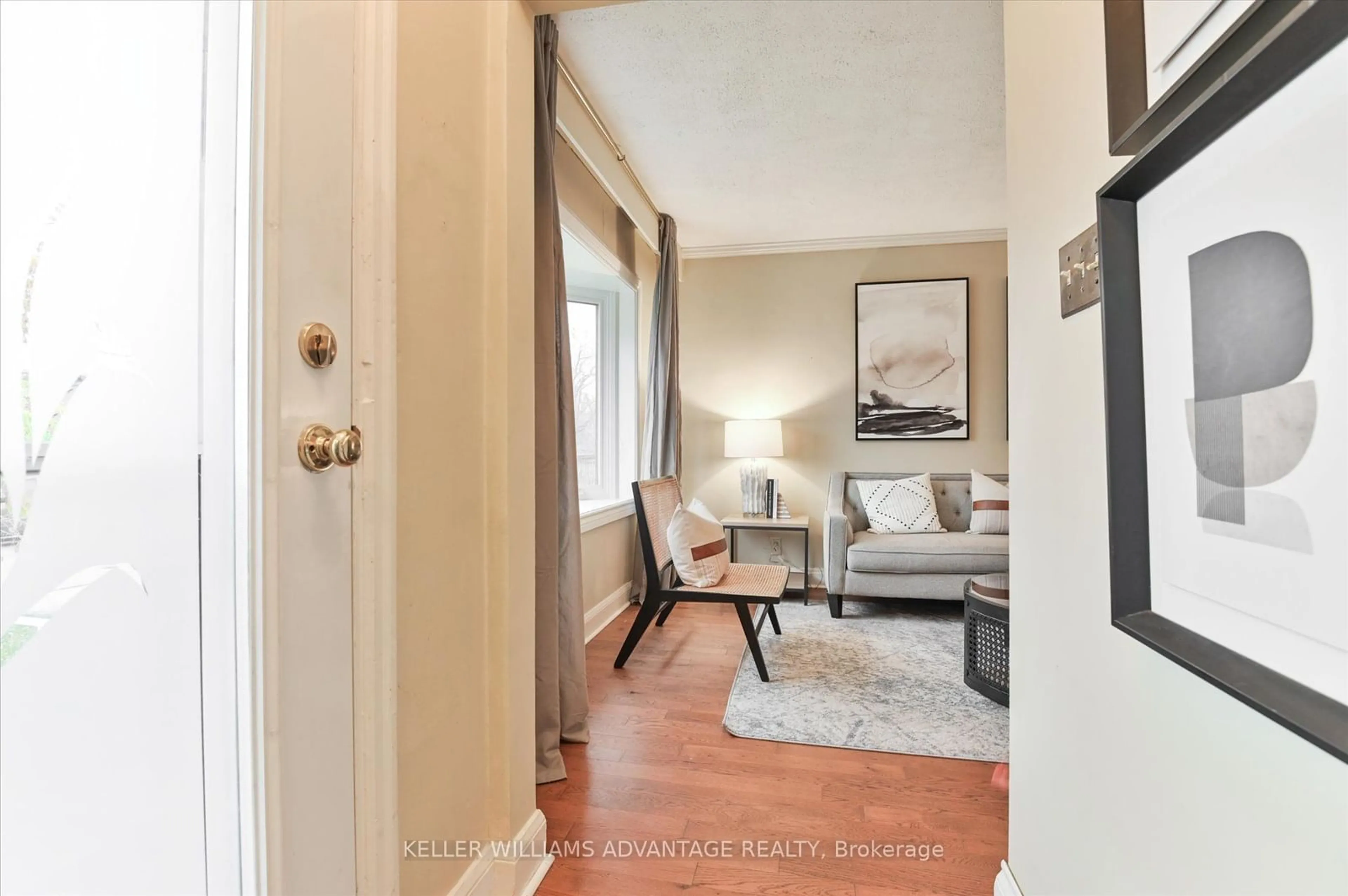 Indoor entryway, wood floors for 149 N Bonnington Ave, Toronto Ontario M1K 1Y2