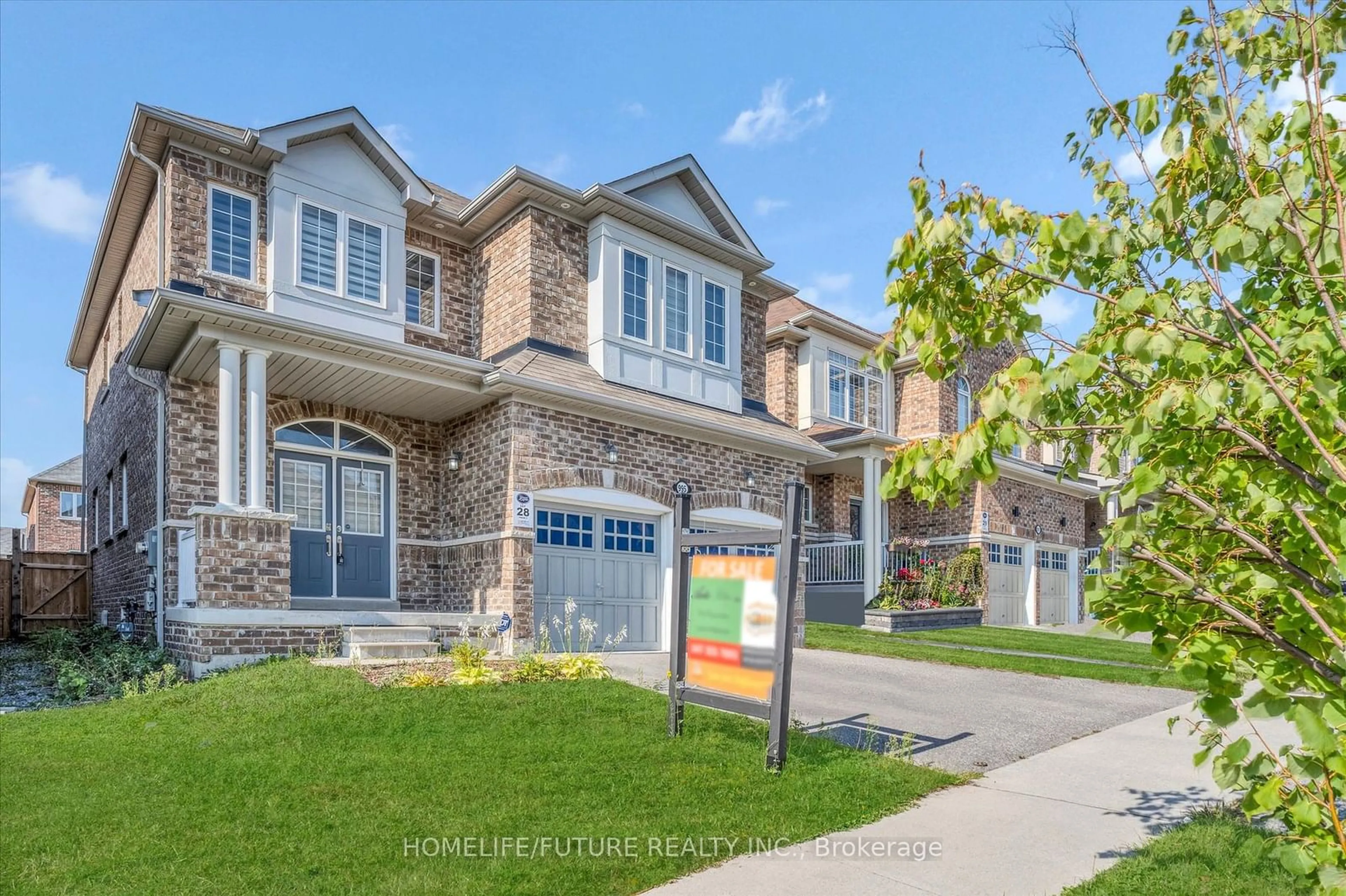 A pic from exterior of the house or condo, the street view for 995 Wrenwood Dr, Oshawa Ontario L1K 0Y1