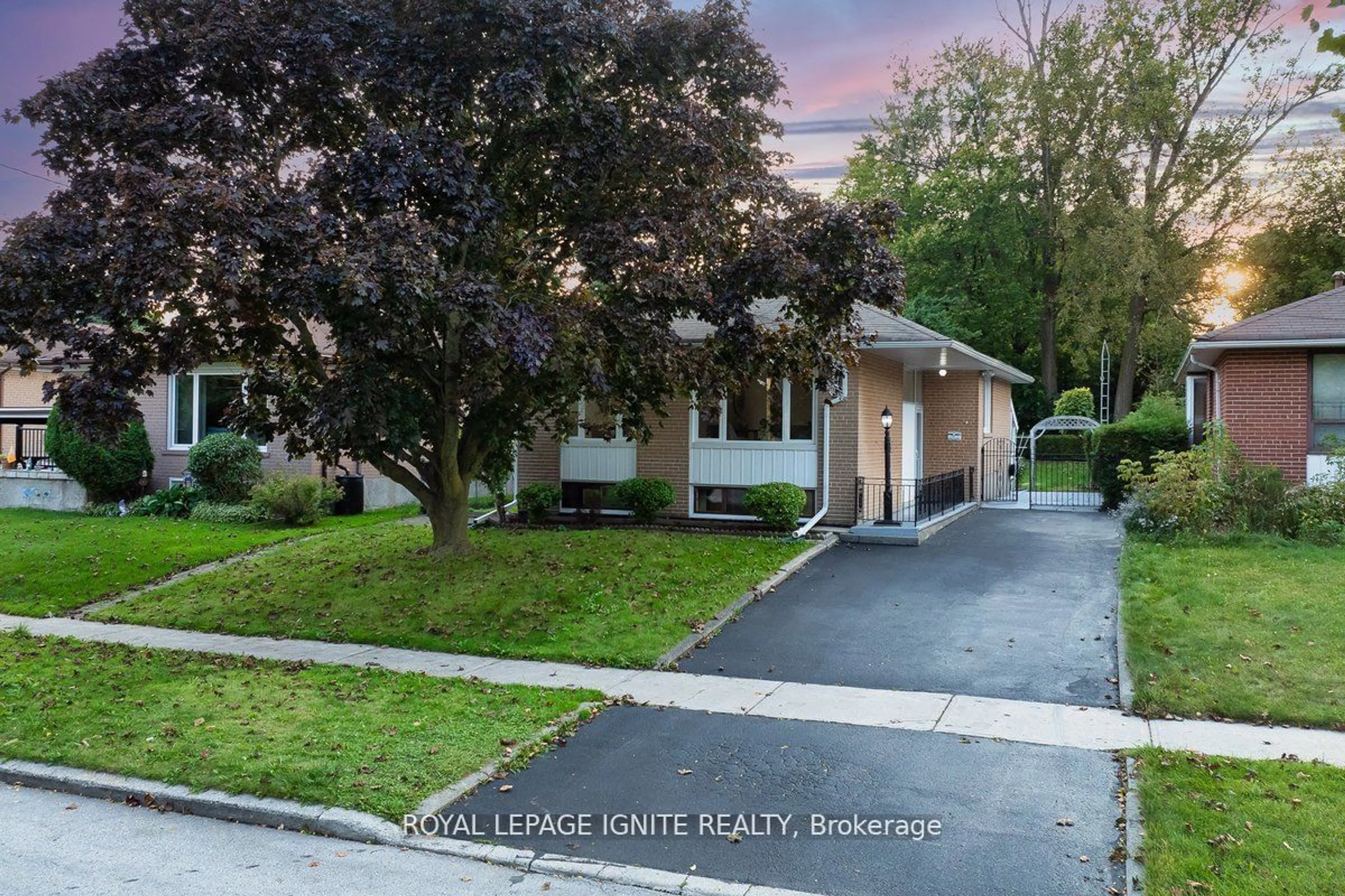 A pic from exterior of the house or condo, the street view for 42 Mossbank Dr, Toronto Ontario M1G 2C3