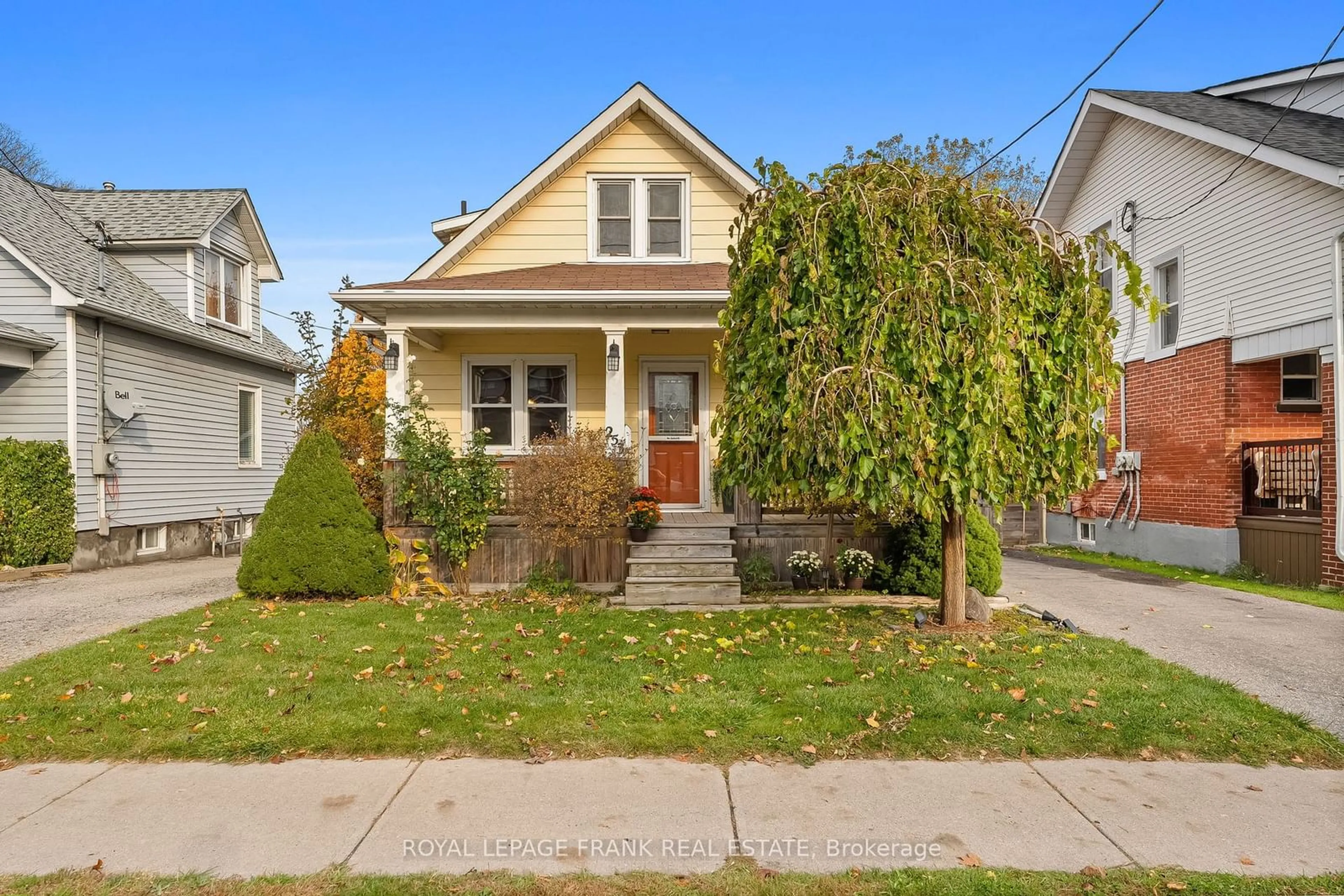 A pic from exterior of the house or condo, the street view for 253 Ritson Rd, Oshawa Ontario L1H 5H9