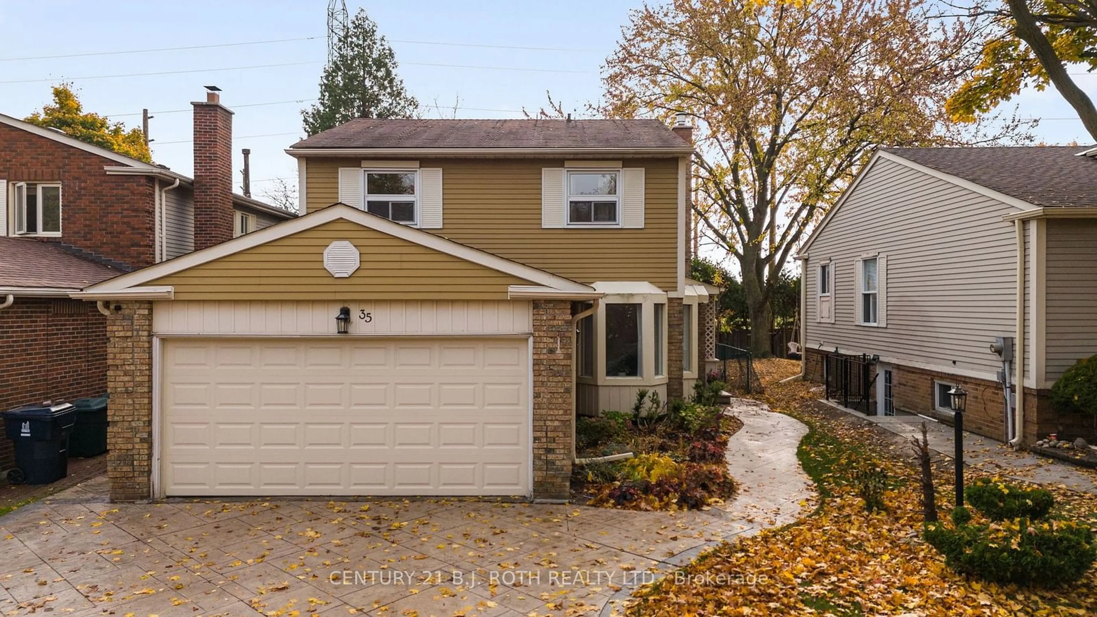 A pic from exterior of the house or condo, the fenced backyard for 35 LONGBOW Sq, Toronto Ontario M1W 2W6