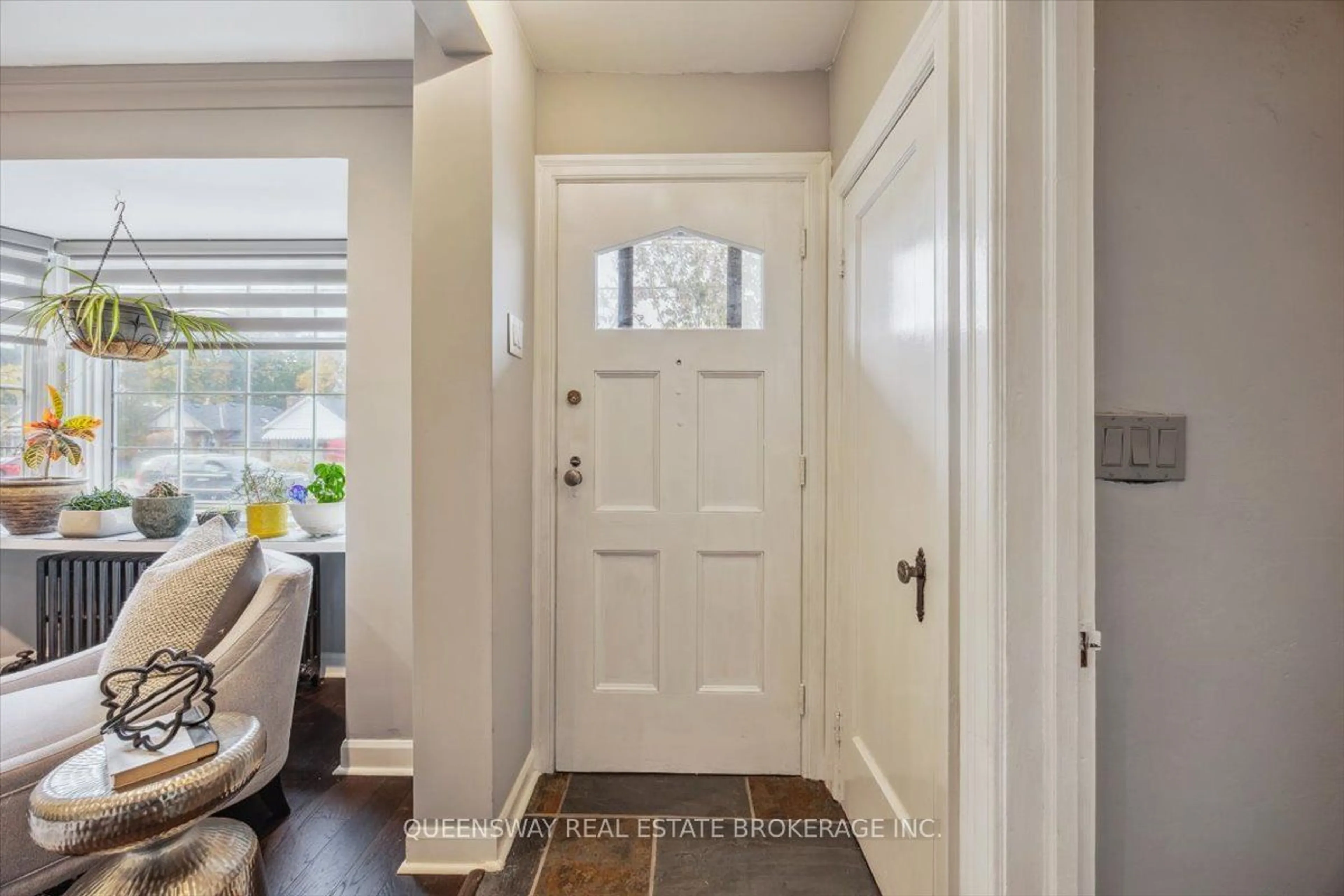 Indoor entryway, wood floors for 1267 Kingston Rd, Toronto Ontario M1N 1P4