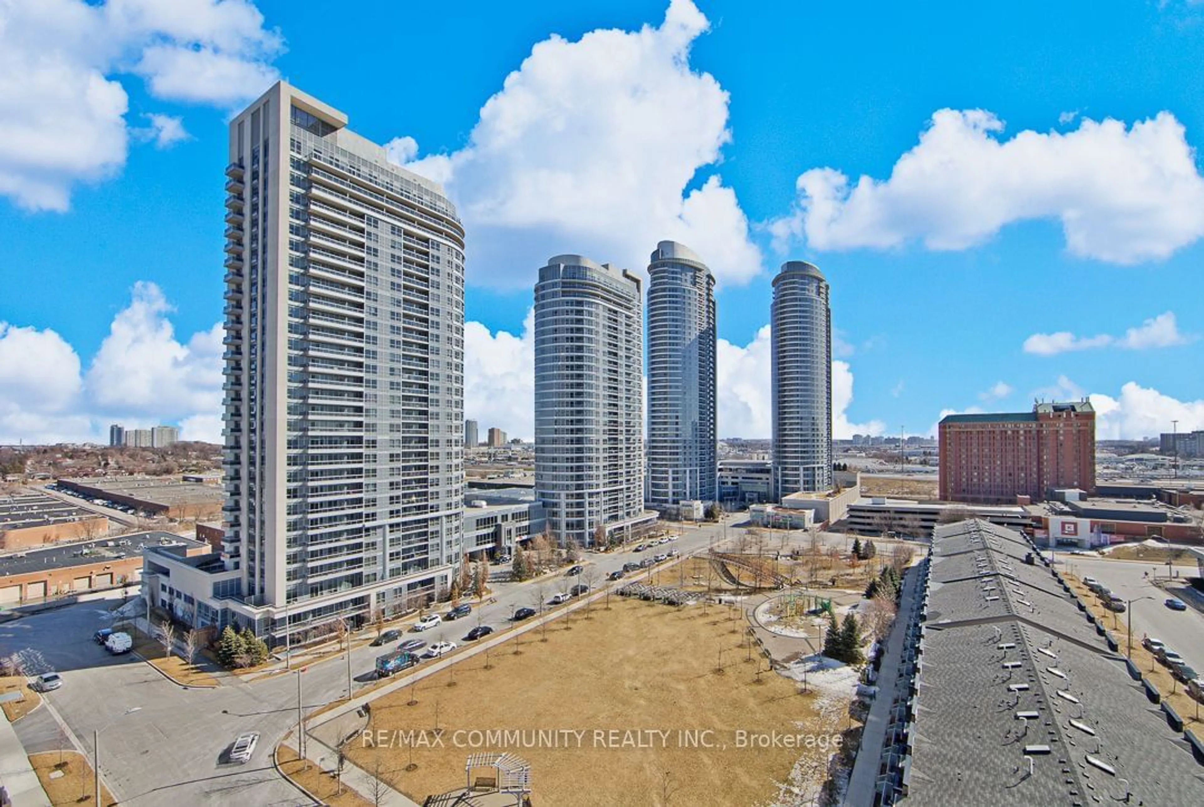 A pic from exterior of the house or condo, the view of city buildings for 275 Village Green Sq #1724, Toronto Ontario M1S 0L8