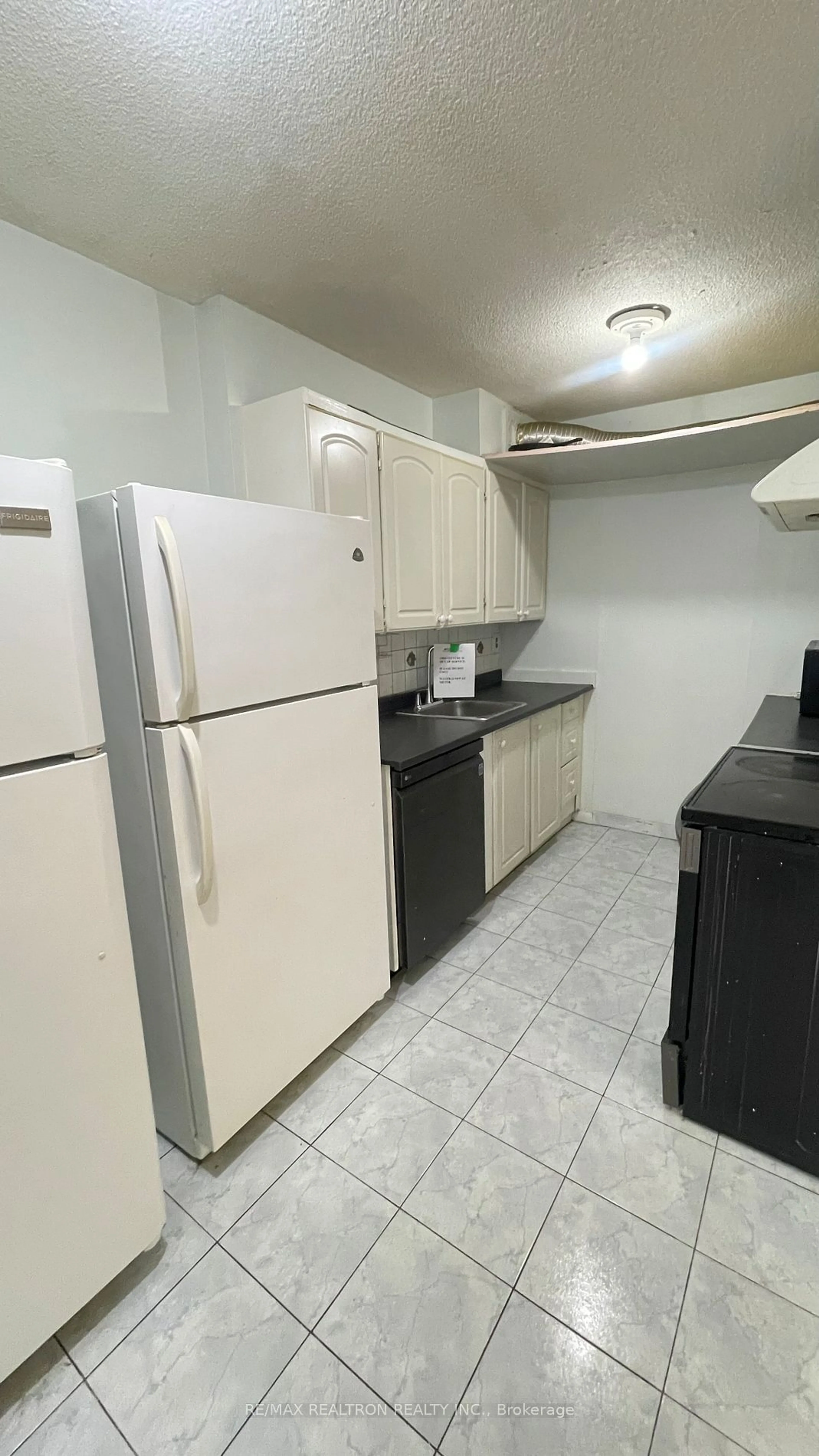 Standard kitchen, unknown floor, cottage for 1250 Bridletowne Circ #1612, Toronto Ontario M1W 2V1