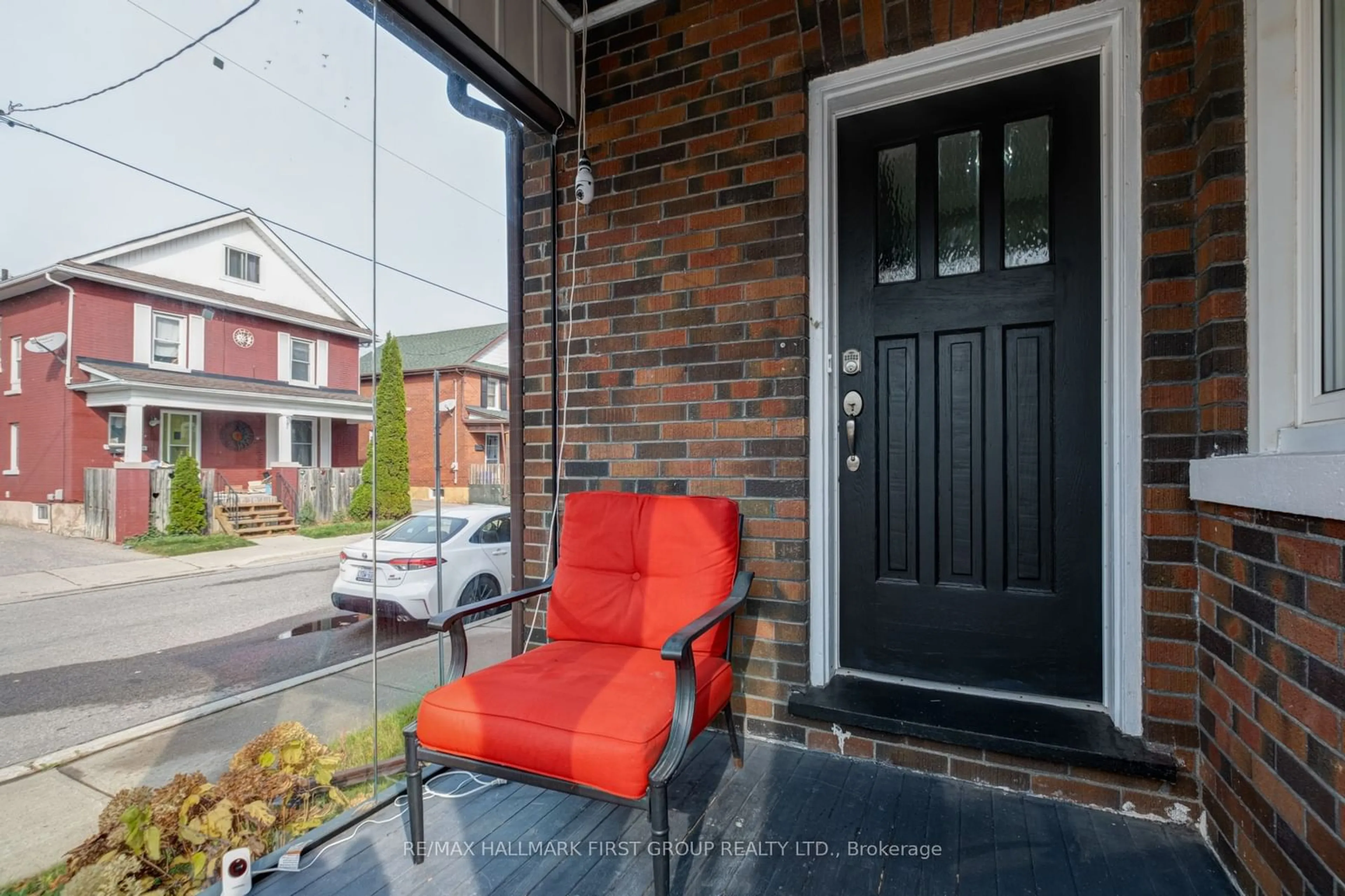 Home with brick exterior material for 62 Harold St, Oshawa Ontario L1H 4Y3