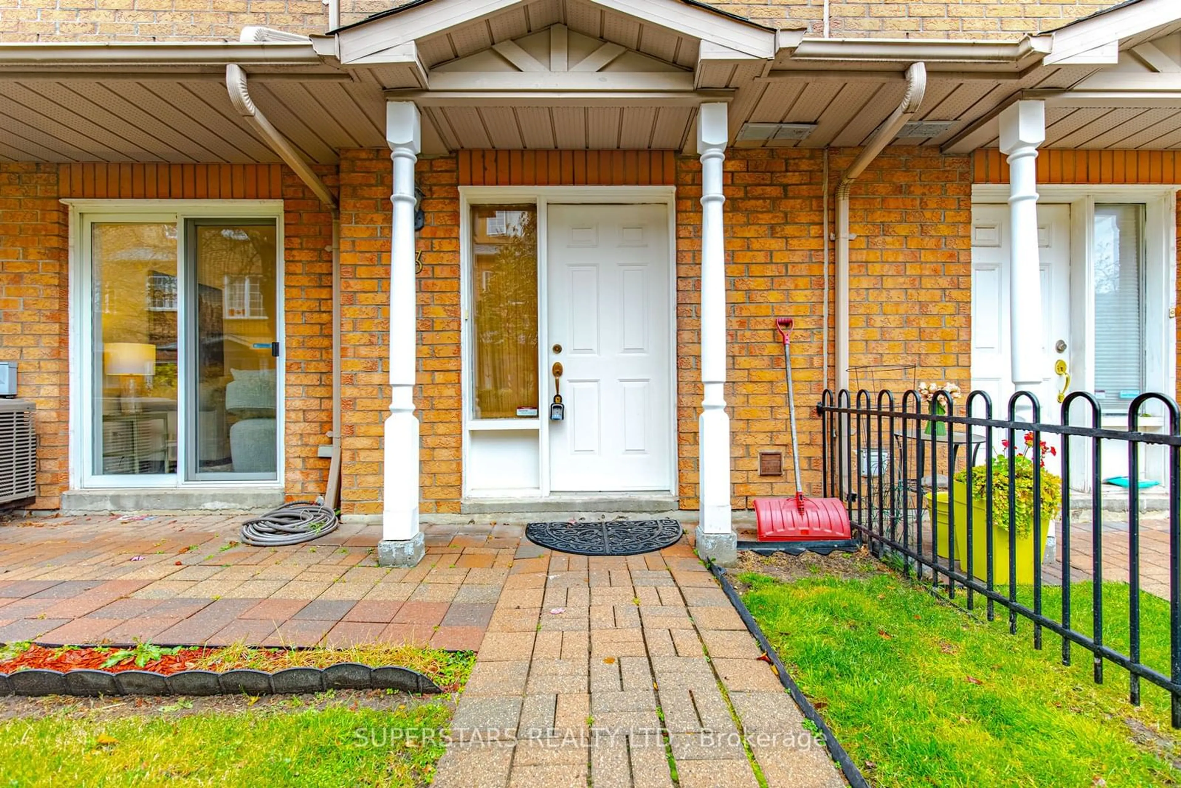 Indoor entryway, wood floors for 14 Cox Blvd #3, Markham Ontario L3R 4G4