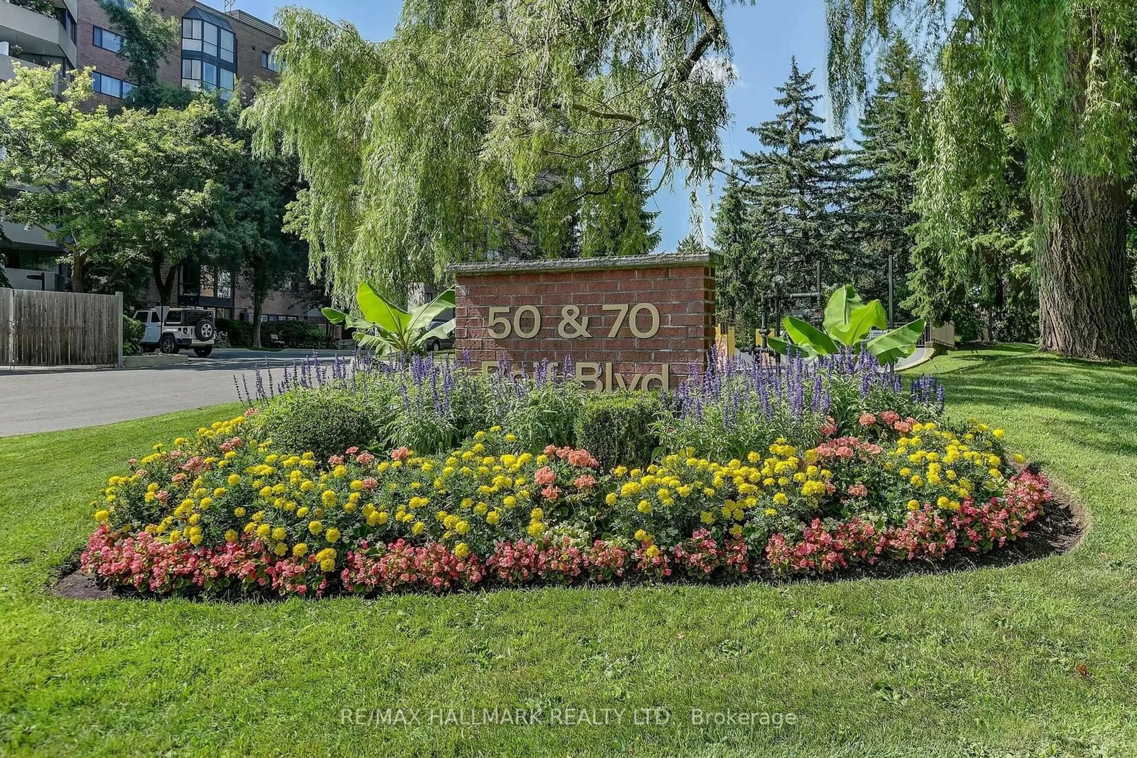 Patio, the street view for 70 Baif Blvd #412, Richmond Hill Ontario L4C 5L2