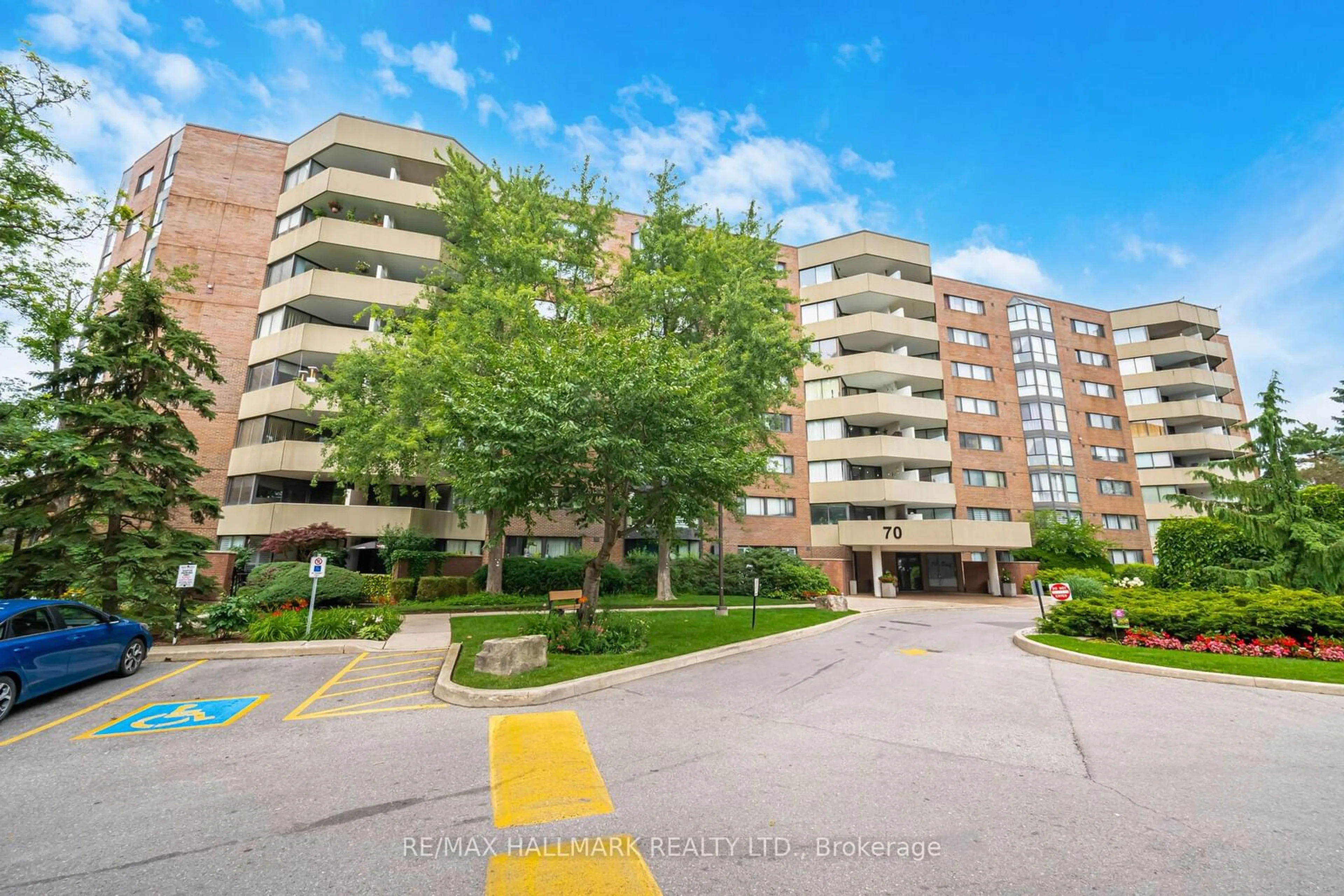 A pic from exterior of the house or condo, the front or back of building for 70 Baif Blvd #412, Richmond Hill Ontario L4C 5L2