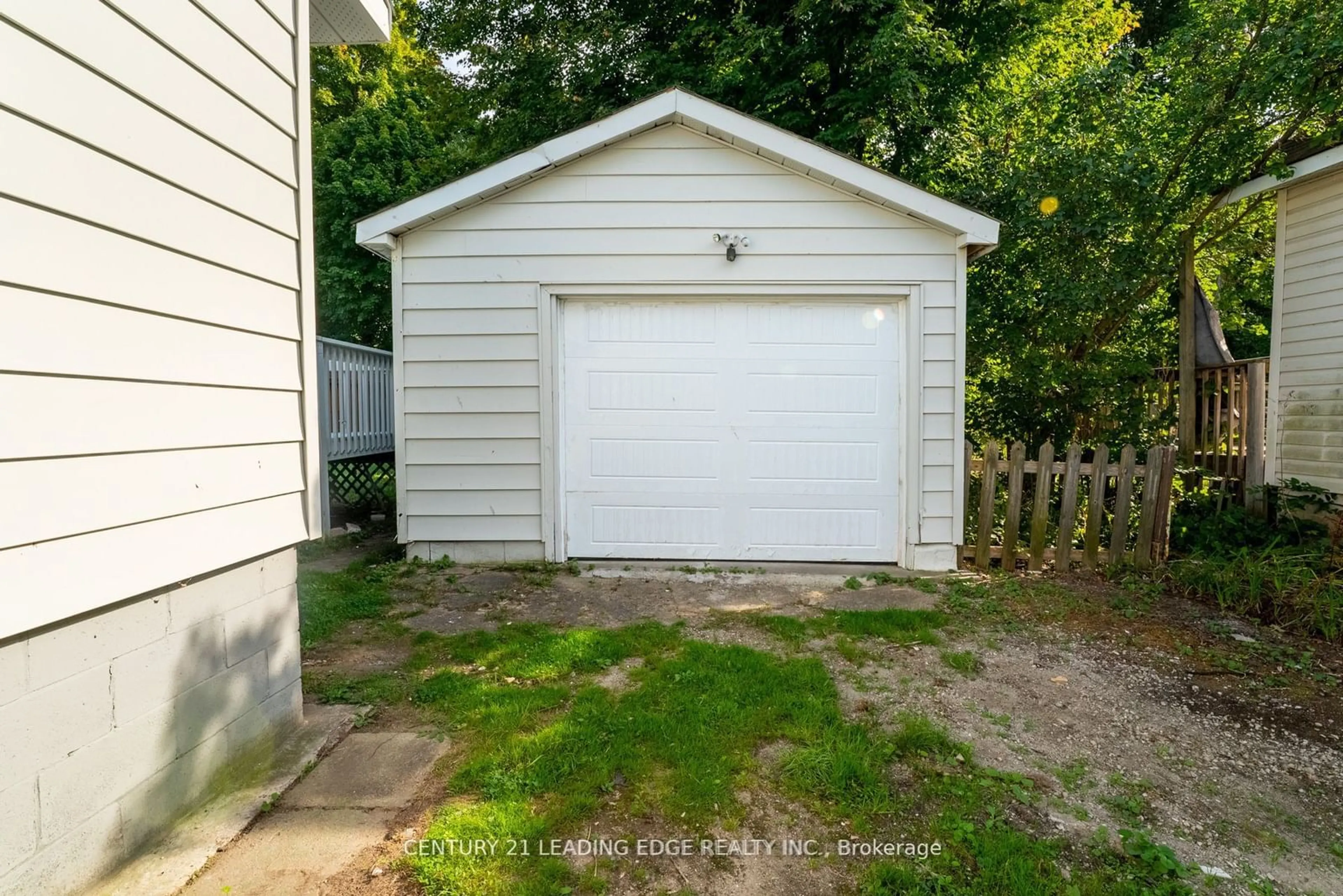 Shed for 749 Innisfil Beach Rd, Innisfil Ontario L9S 4E4