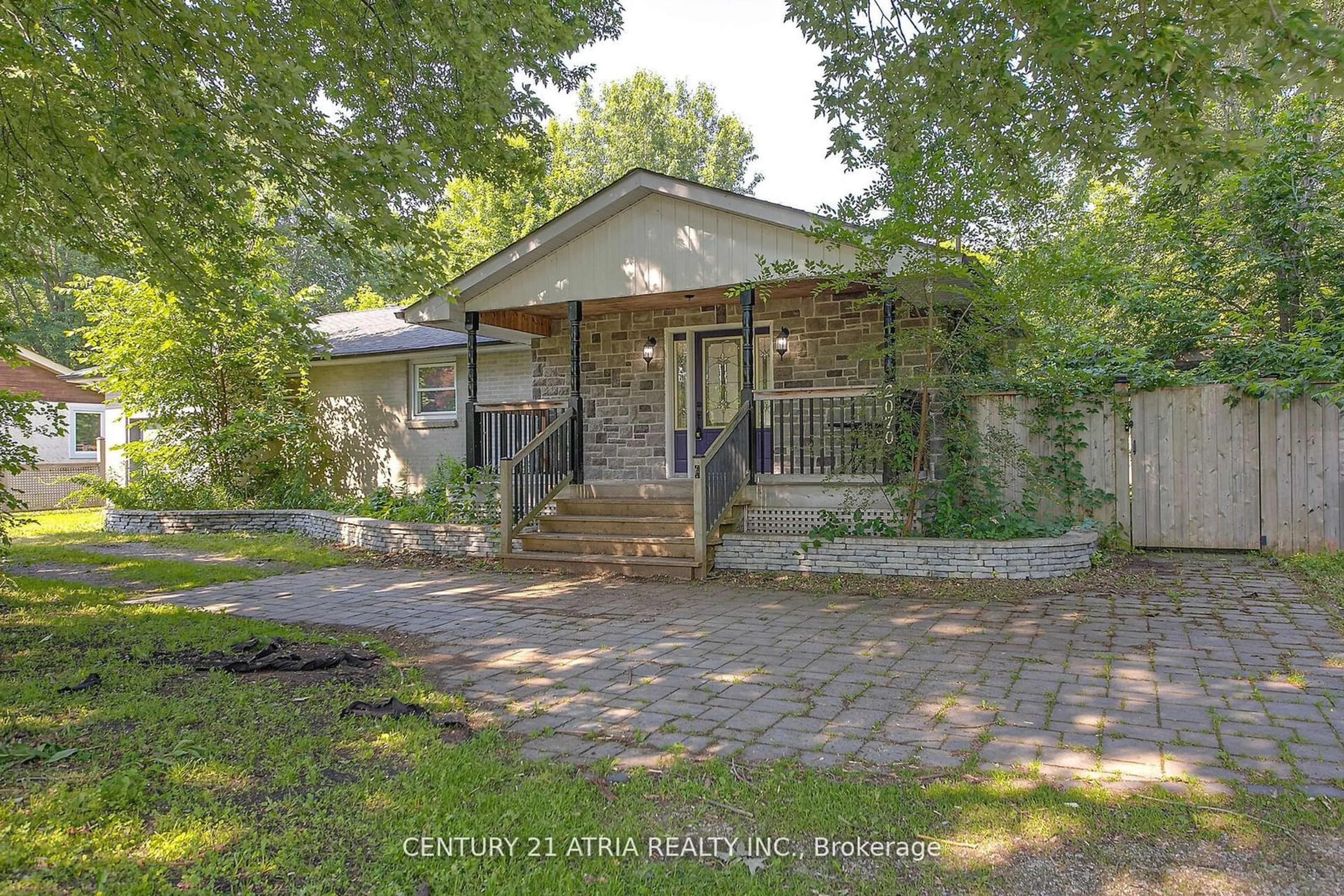 Frontside or backside of a home, cottage for 2070 St. Paul Rd, Innisfil Ontario L9S 1V2