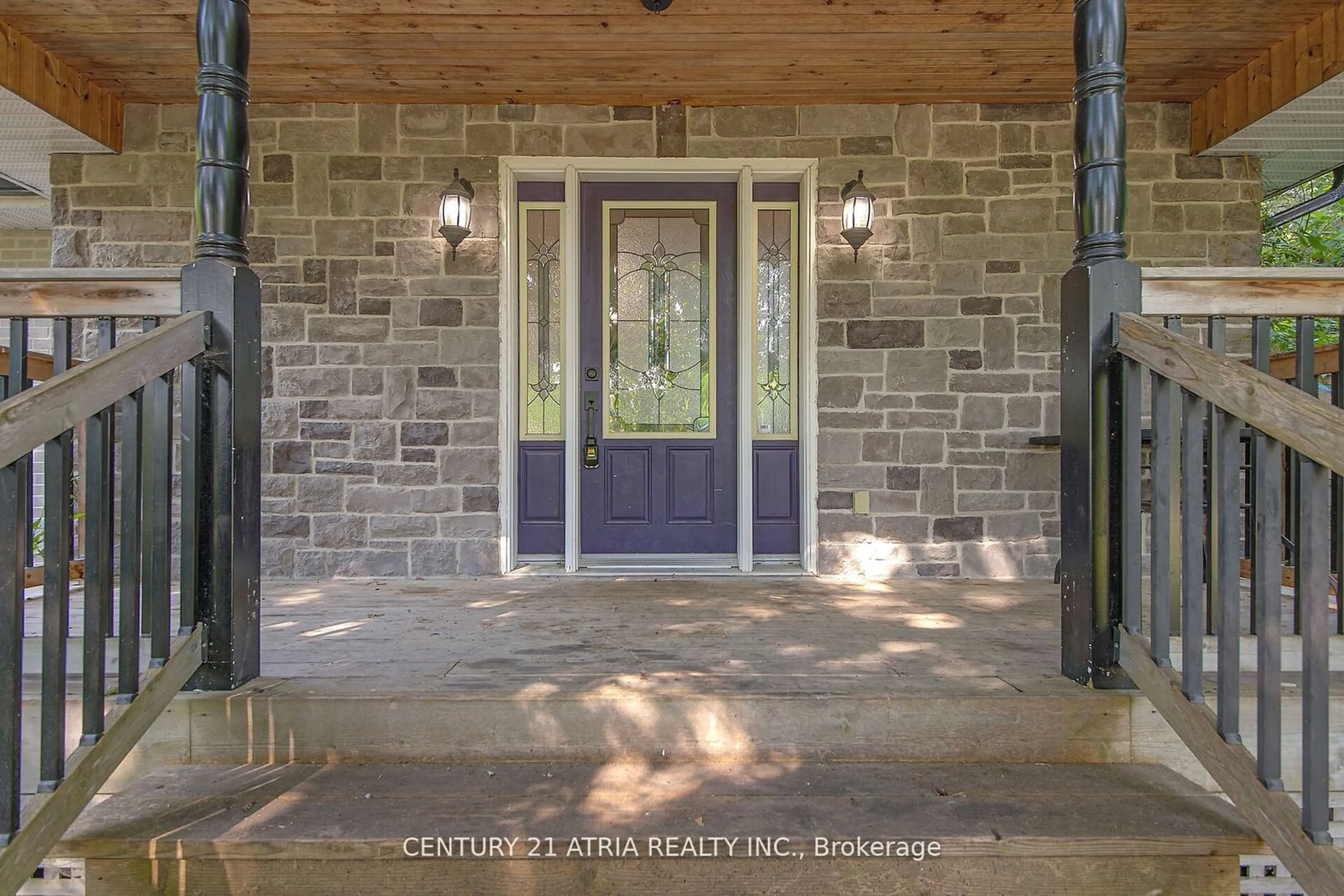 Indoor entryway, cement floor for 2070 St. Paul Rd, Innisfil Ontario L9S 1V2