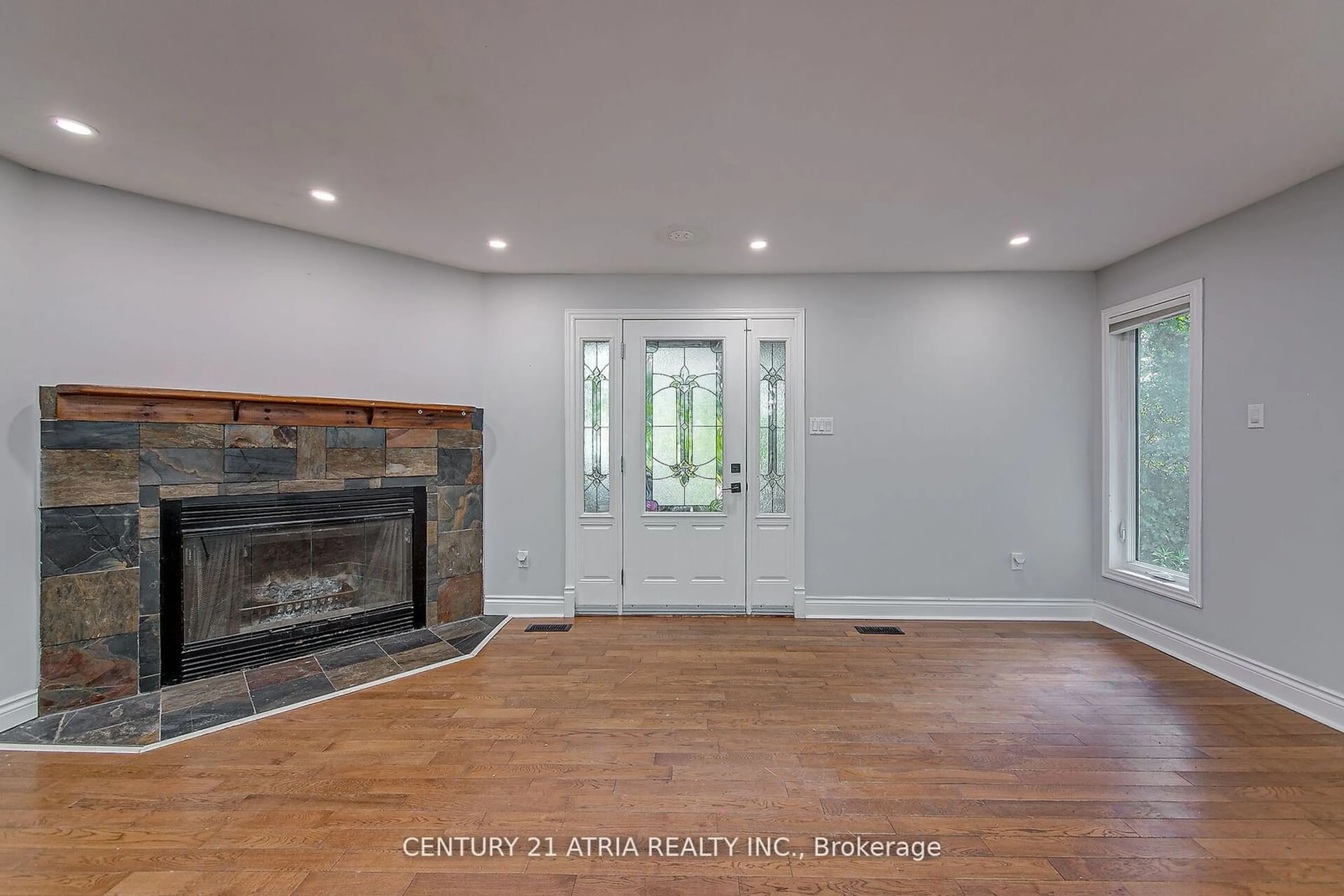 Indoor entryway, wood floors for 2070 St. Paul Rd, Innisfil Ontario L9S 1V2